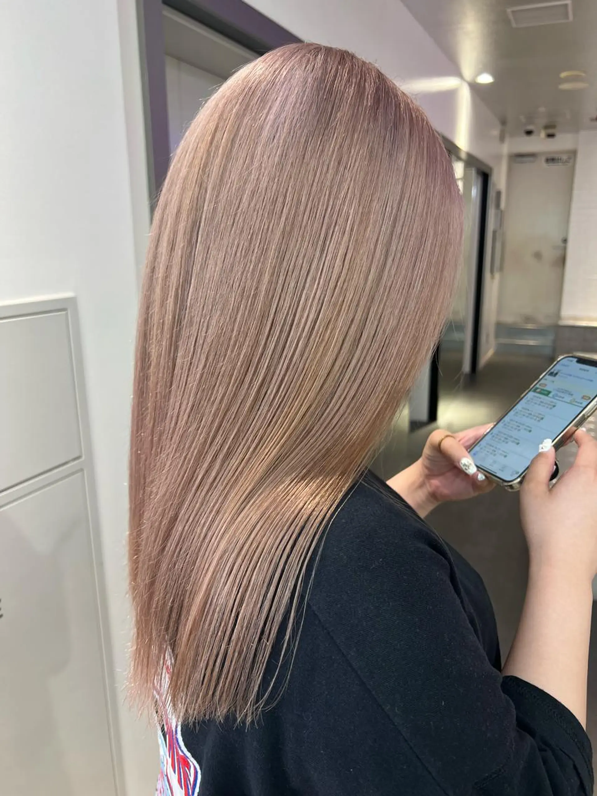 セミロング カラー ヘアカラー トリートメント 🌼動き×透明感🩵 ハイトーン/ナナのヘアスタイル