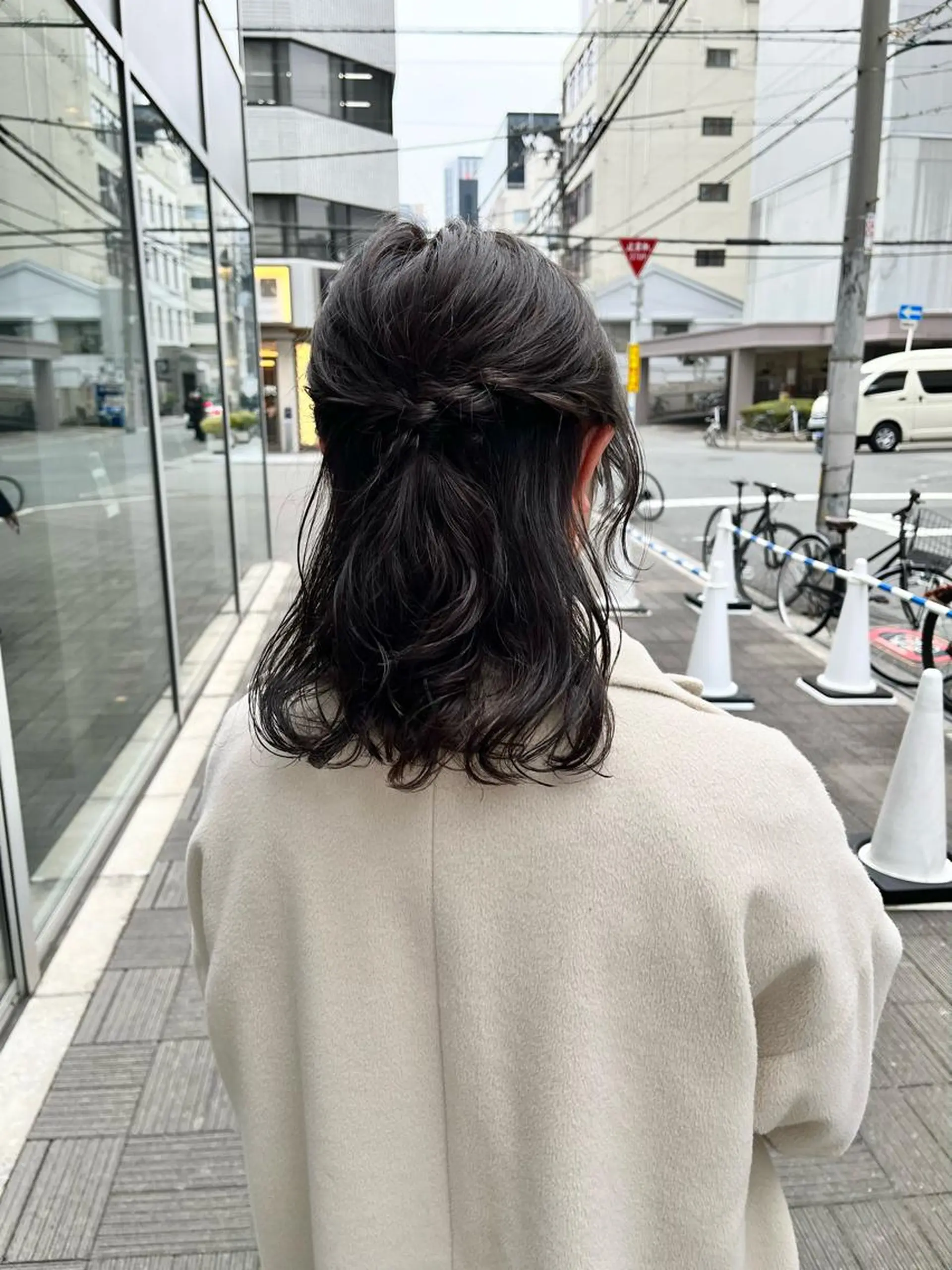 ミディアム カラー ヘアアレンジ ハーフアップ ミディアムパーマ アッシュ アッシュグレー アッシュグレージュ カット ヘアカラー ショート/パーマ/ カラー/FUKOのヘアスタイル