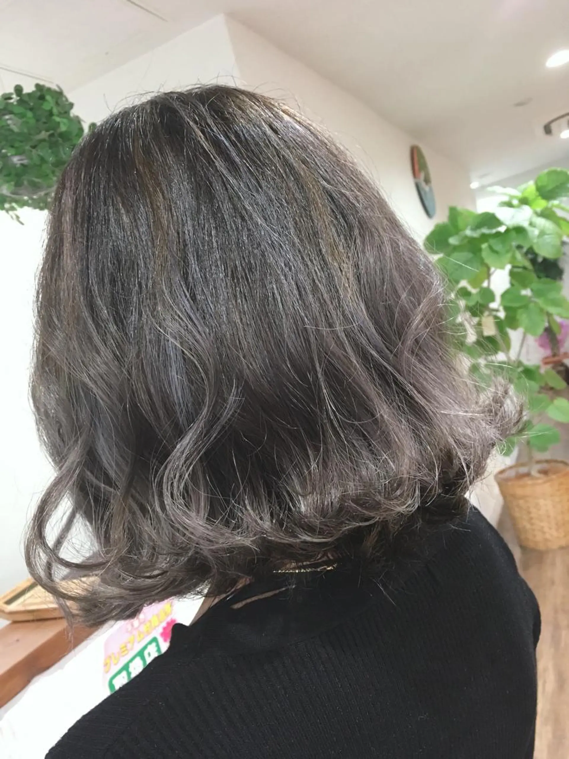 ミディアム カラー 塩崎 明菜のヘアスタイル