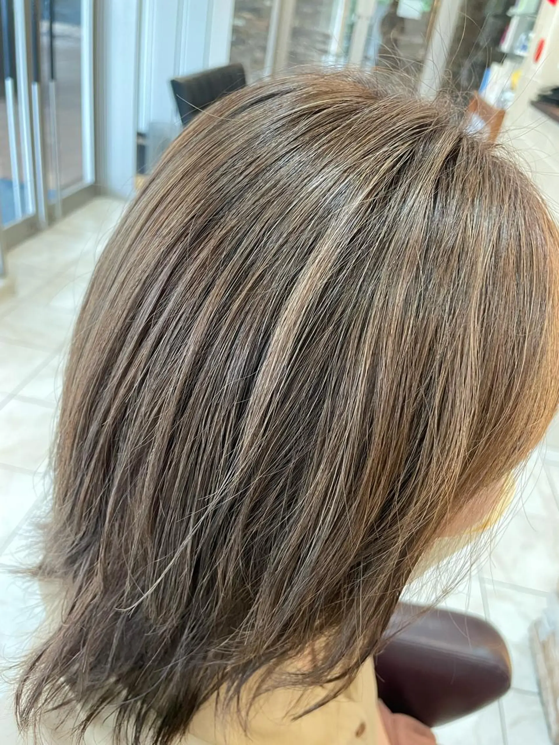 セミロング ハイライト 新籾 尚哉のヘアスタイル