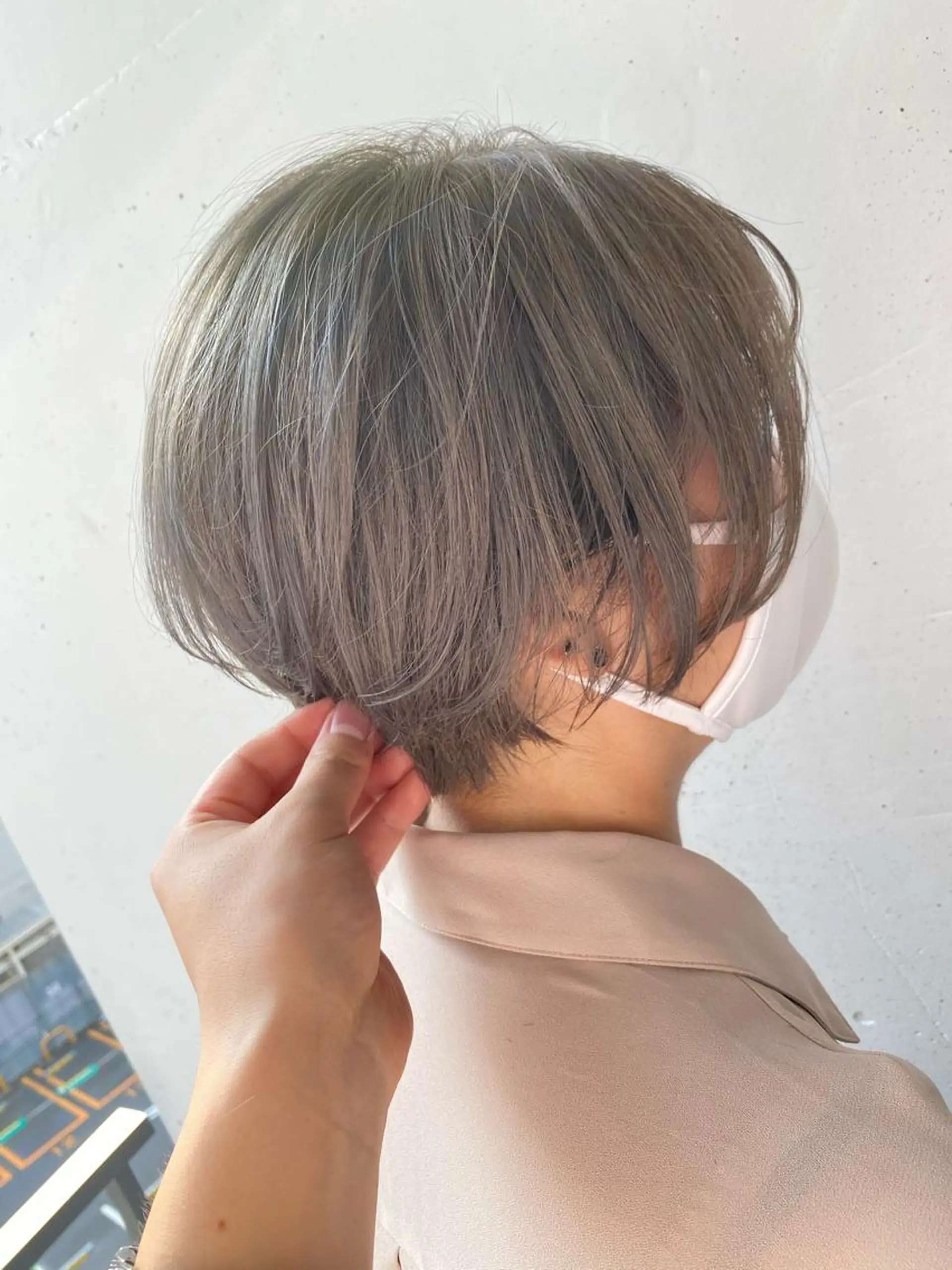 ショート カラー ブリーチ グレージュ ハイライトカラー ネイビーカラー 外国人風カラー 髪質改善/レイヤー ストウシンゴのヘアスタイル