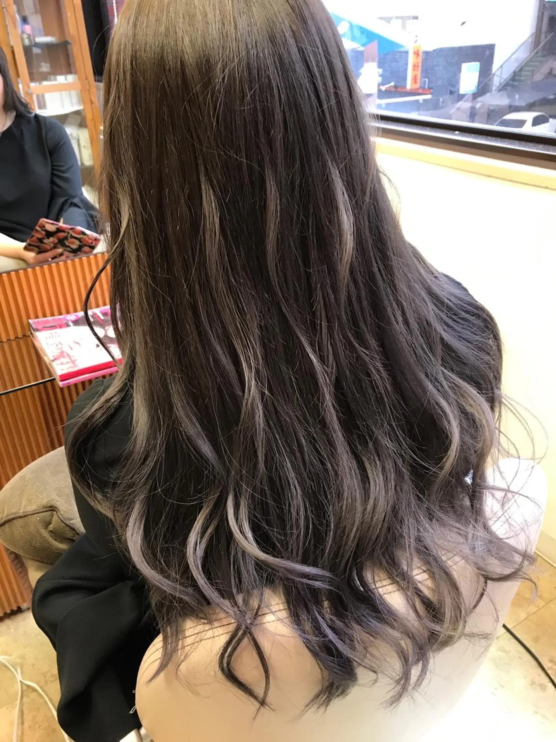 ロング カラー グレージュ ハイライトカラー ハイライト 脇田 雄大のヘアスタイル