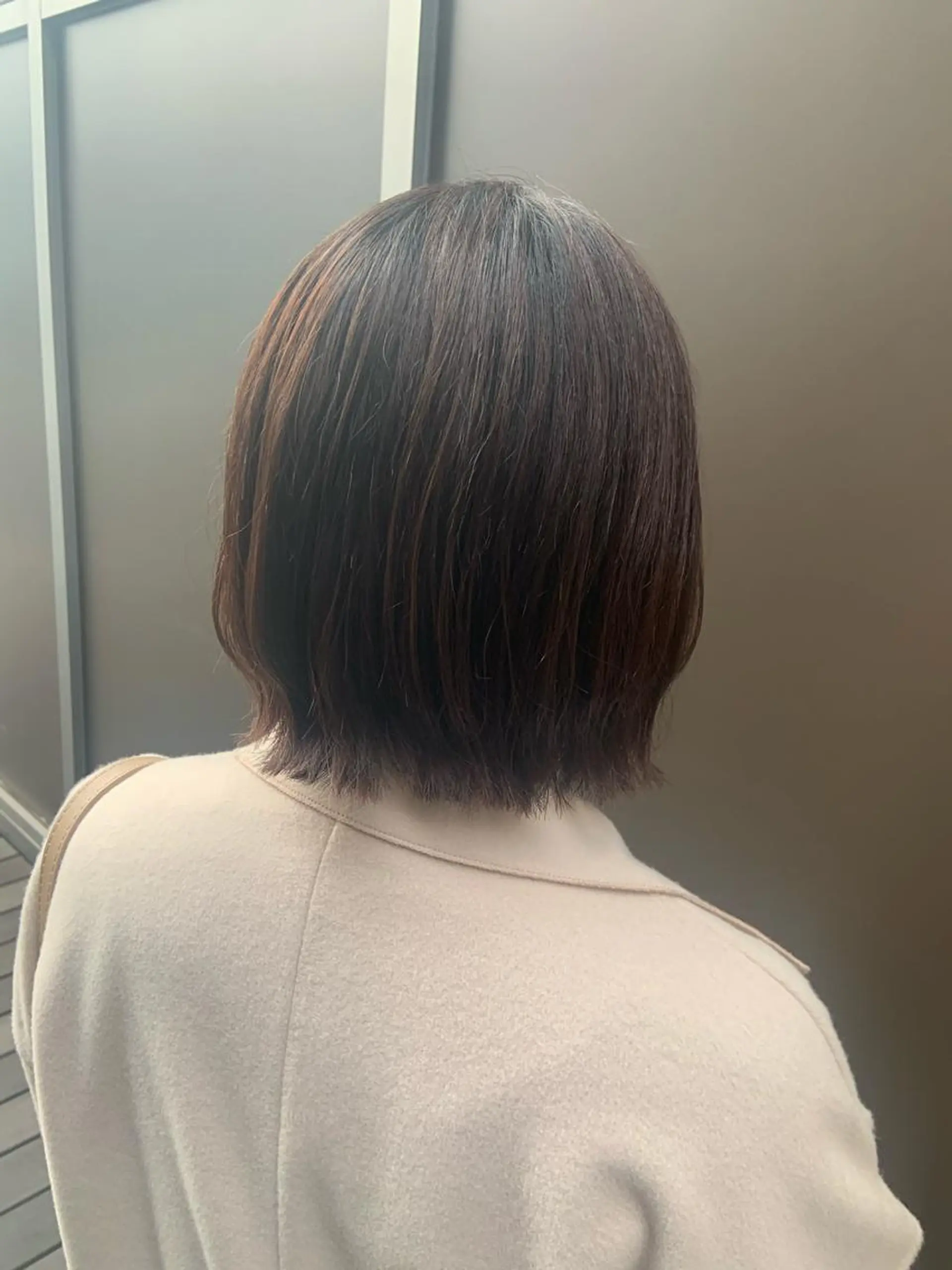 ショート カラー パーマ ヘアアレンジ 切りっぱなしボブ ボブ カット ヘアカラー トリートメント ハイトーンカラー🤍 山下 優華のヘアスタイル