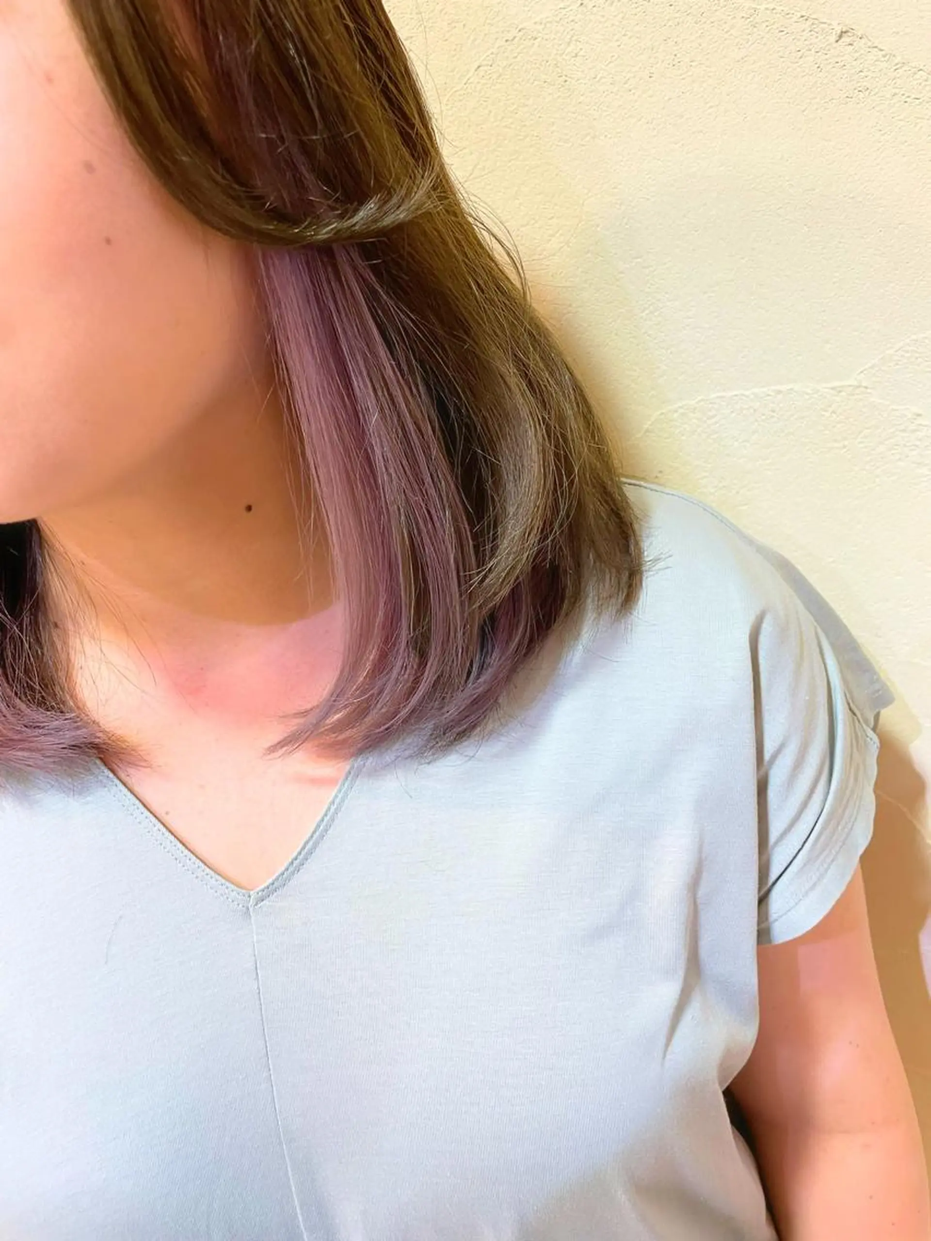 ミディアム カラー ヘアアレンジ ブリーチ ケアブリーチ イヤリングカラー インナーカラー ラベンダーカラー カット ヘアカラー トリートメント 秋山 幸太のヘアスタイル