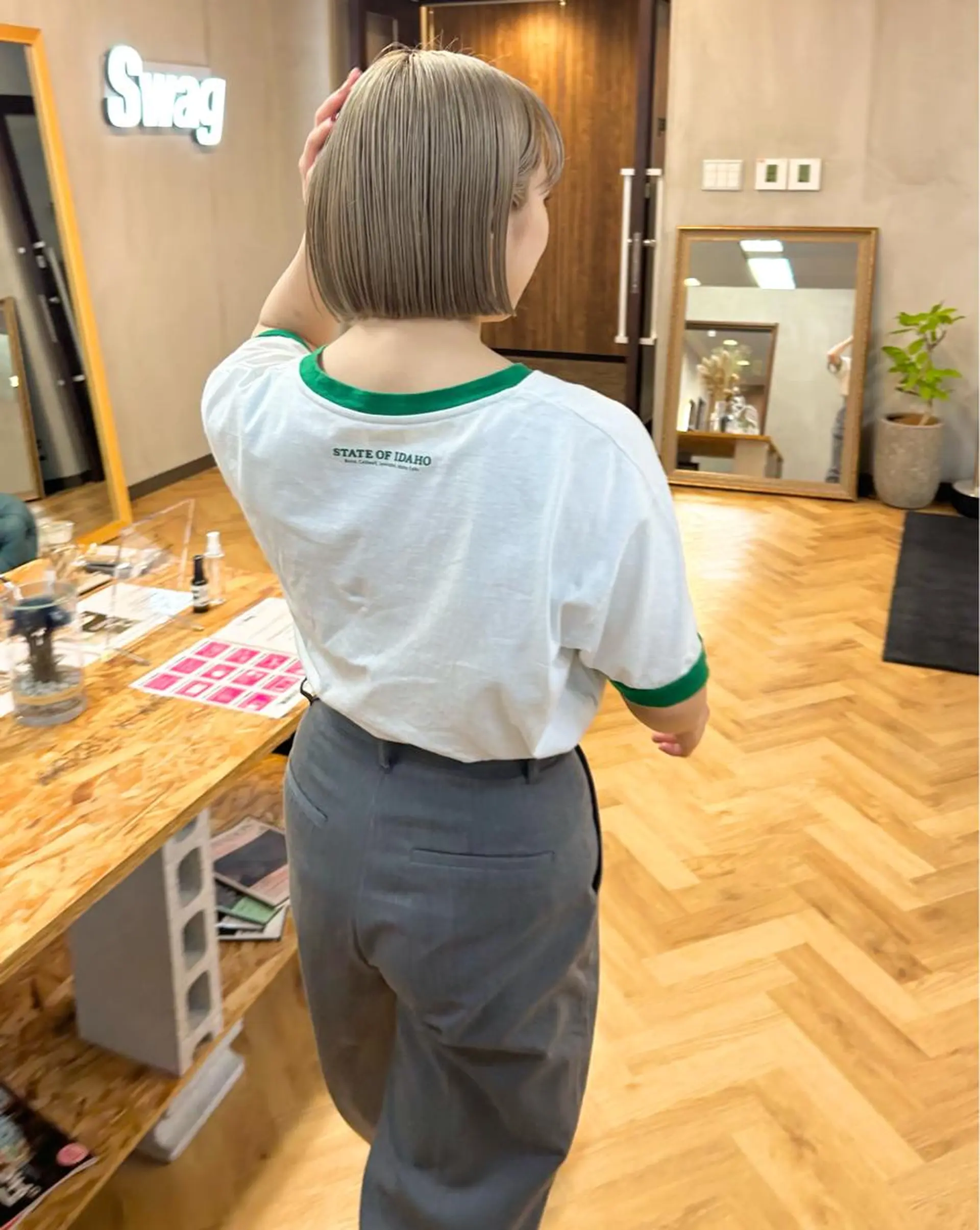 ショート 髪と音処 マトぺ所属・デザインカラー/ボブ ブリーチカラー/ユリのヘアスタイル