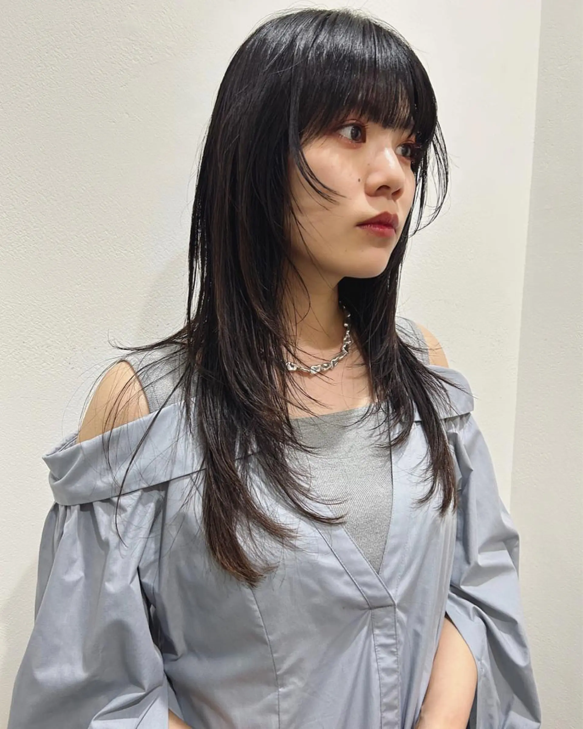 セミロング カラー レイヤーカット ウルフカット カット ヘアカラー トリートメント Loom.所属・村上雅人 ナチュラルモードのヘアスタイル