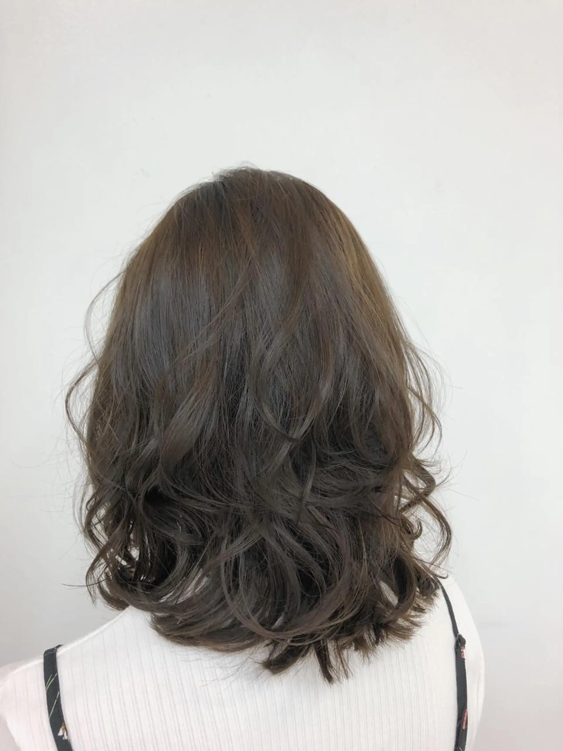 ミディアム カラー イルミナカラー カット ヘアカラー Ｄirector 　徳久　真紀の眉毛・アイブロウイメージ