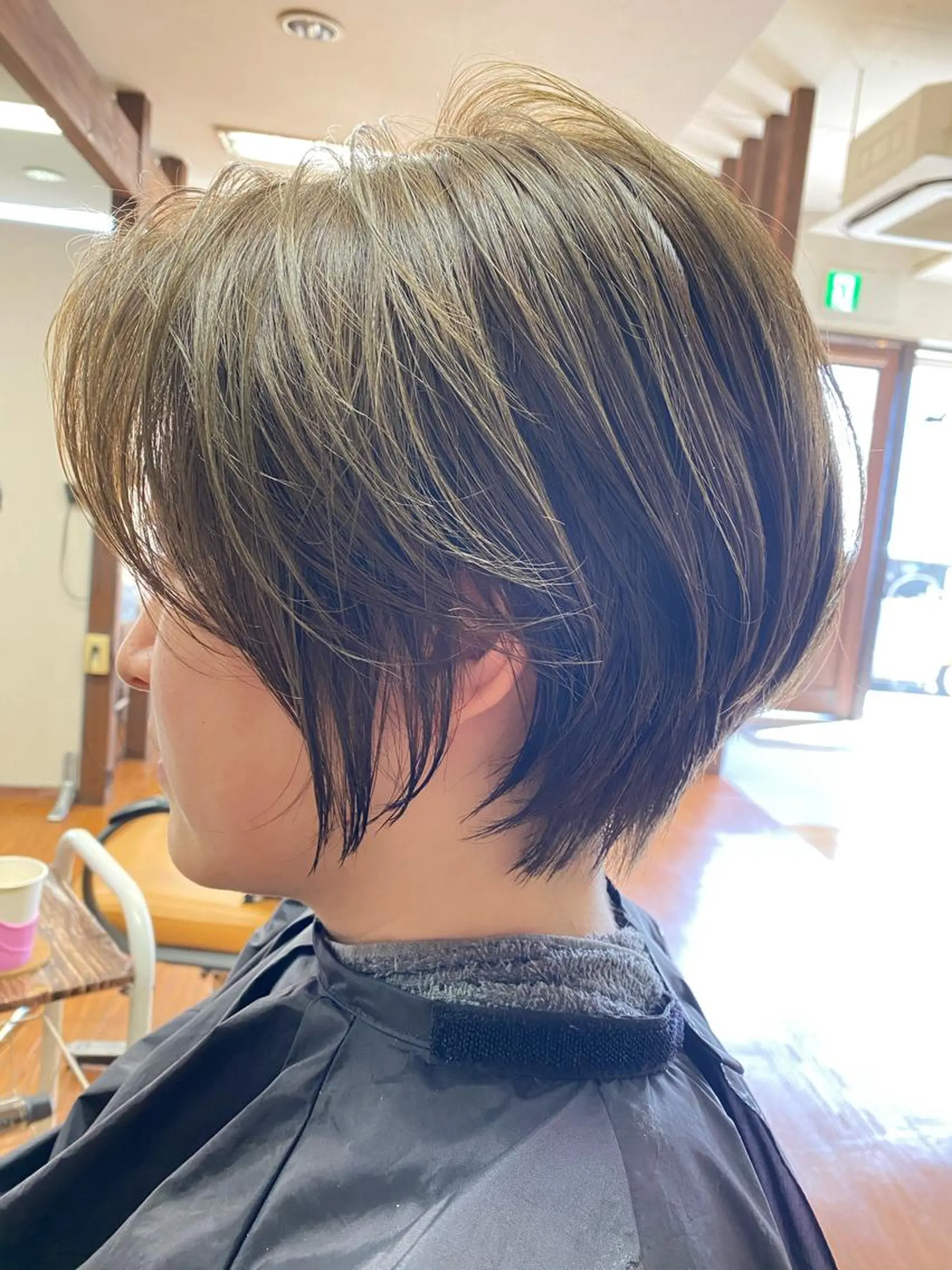 ショート カラー ハンサムショート ブリーチ グレージュ ブリーチなしカラー ショートヘア hair stage truth所属・森 健人のヘアスタイル