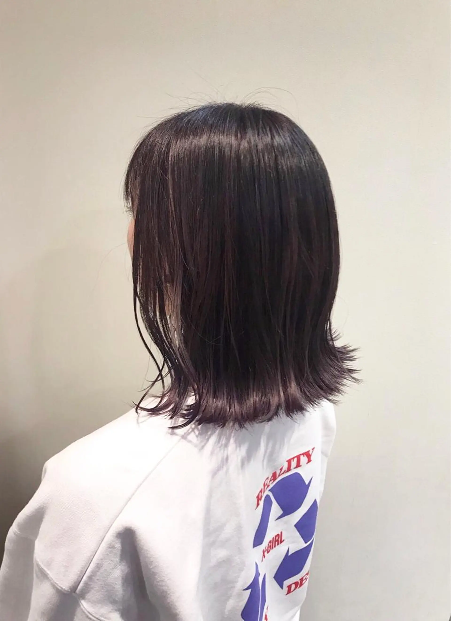 ミディアム カラー 切りっぱなしボブ ベージュカラー イルミナカラー ピンクカラー ピンクベージュ 安井 匡隆のヘアスタイル