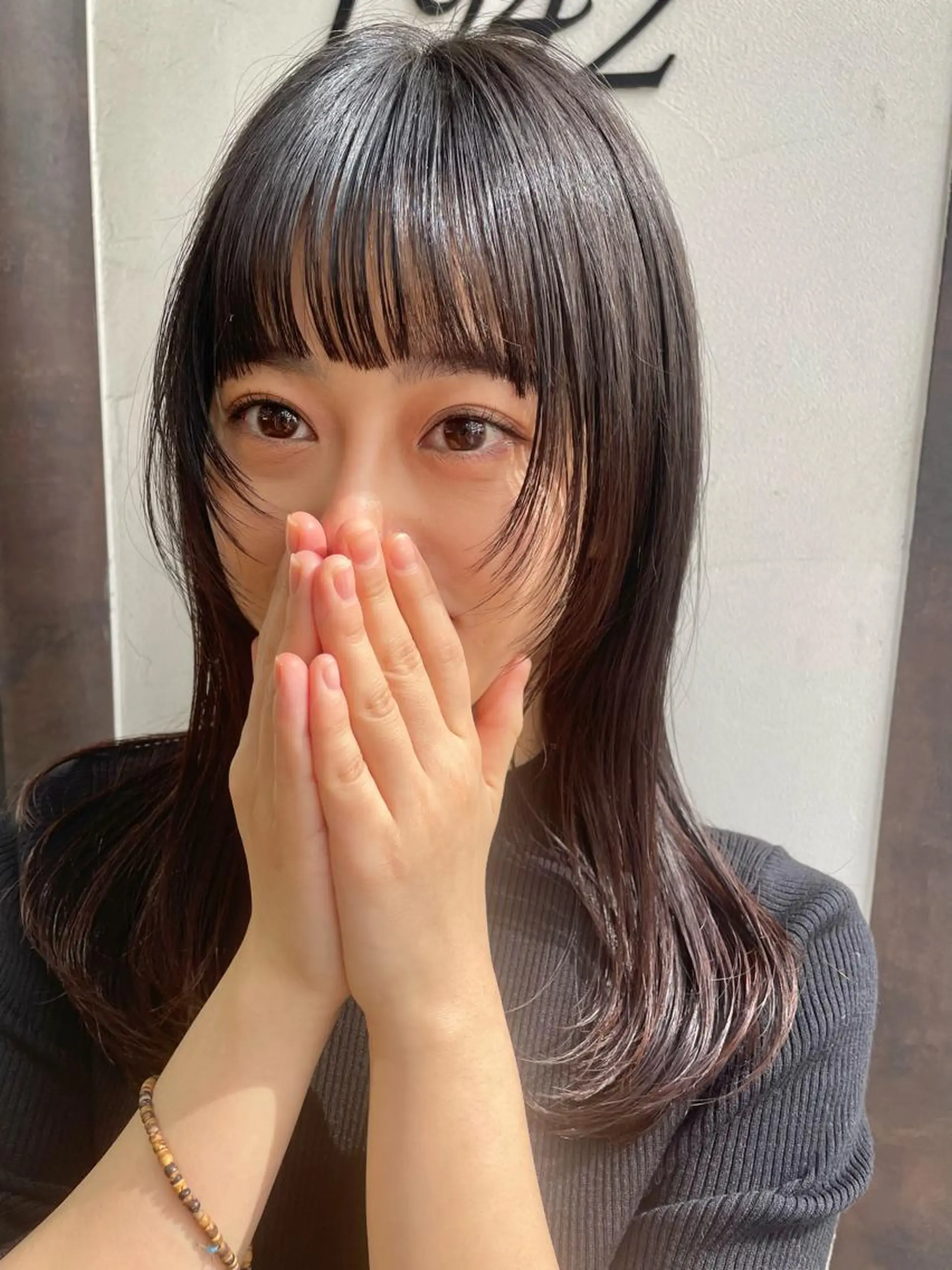 セミロング 顔まわりレイヤー レイヤーカット モリオフロムロンドン池袋店所属・冨永 さやかのヘアスタイル