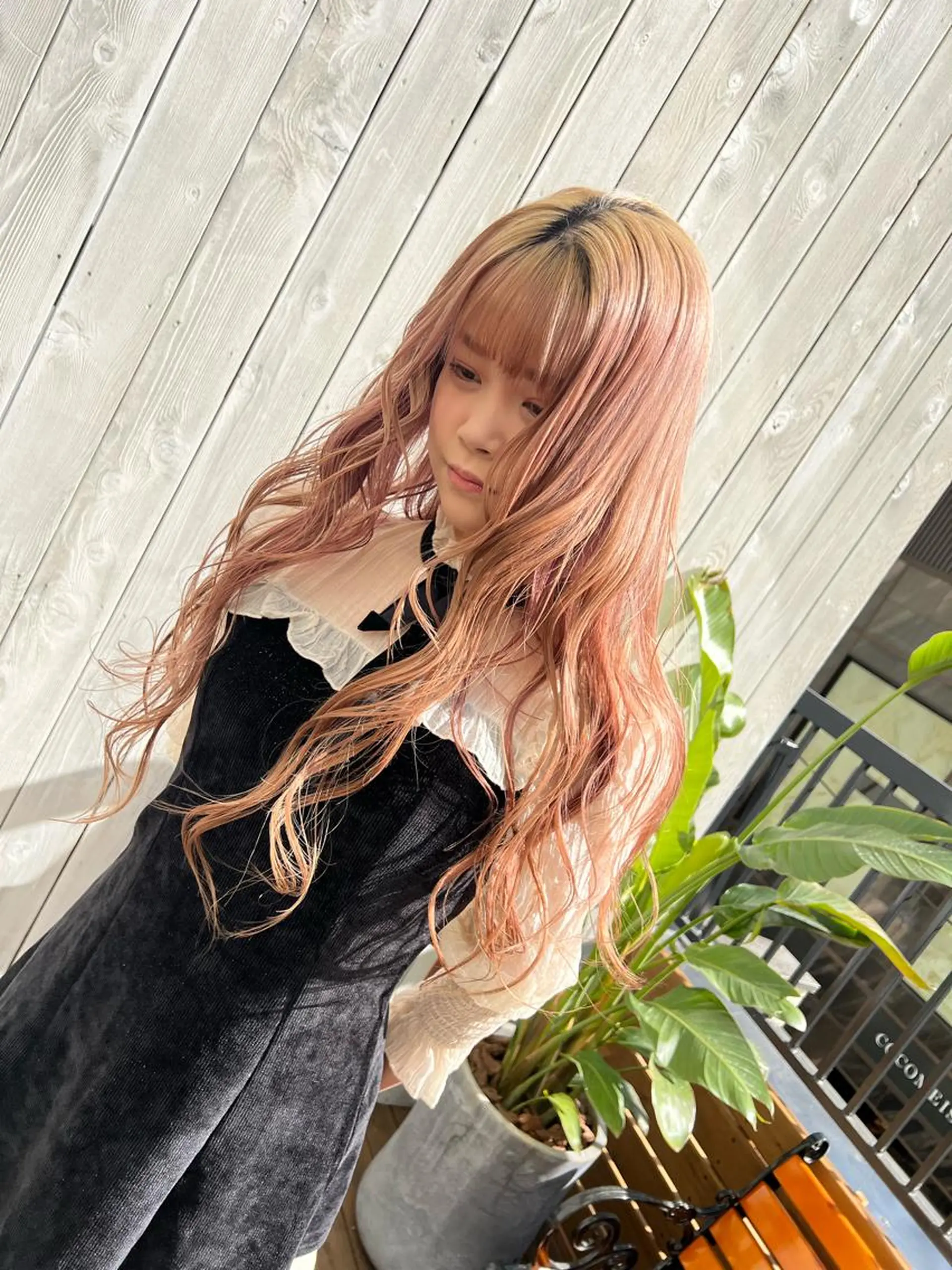 ロング カラー ベージュカラー ブリーチ ハイトーンカラー ピンクカラー ピンクベージュ カット ヘアカラー トリートメント ハイライト/インナー /ブリーチ/レイヤーのヘアスタイル