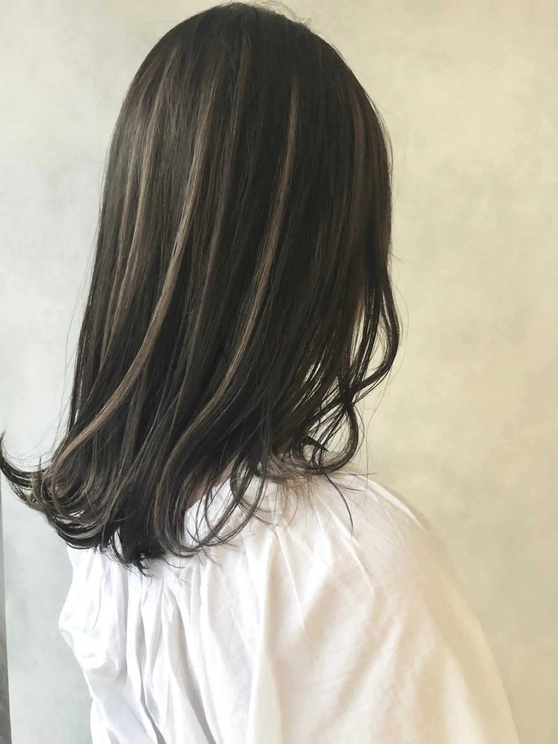 ミディアム ハイライト ヘアカラー トリートメント 小澤大輔 YOLO hairのヘアスタイル