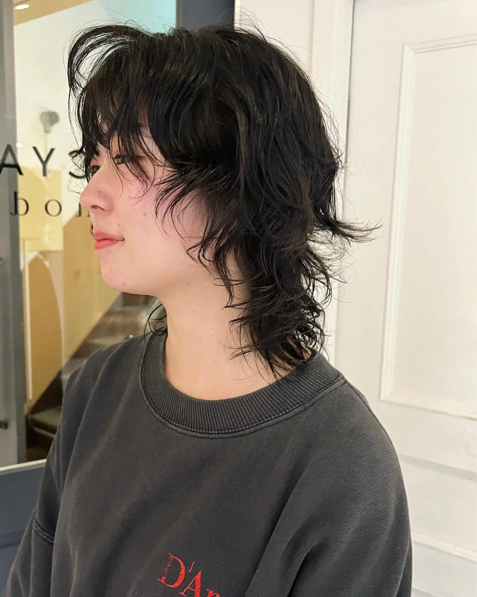ミディアム カラー パーマ ヘアアレンジ メンズ キッズ ネイル マツエク・マツパ アイブロウ ミディアムパーマ メンズパーマ メンズウルフカット 黒髪 ウルフカット SALOWIN梅田茶屋町店所属・ウルフレイヤーカット /チヒロのヘアスタイル