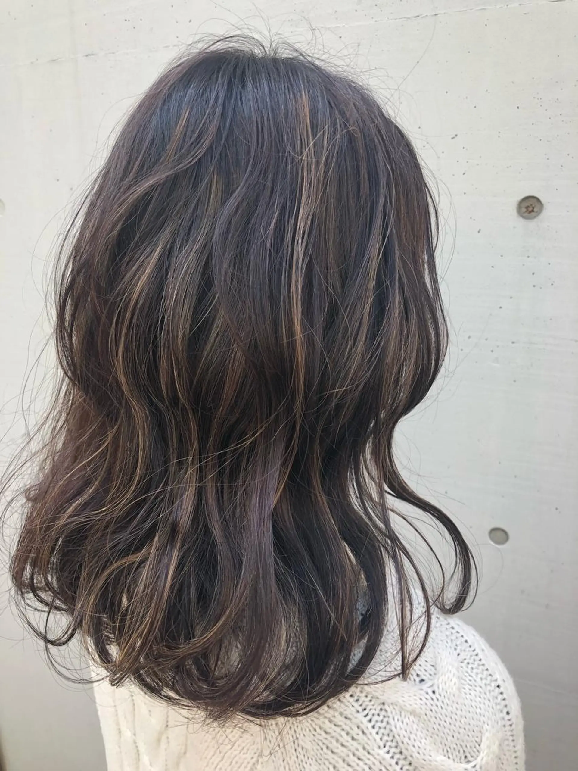 セミロング カラー ハイライトカラー ハイライト トップスタイリスト 小澤純一のヘアスタイル