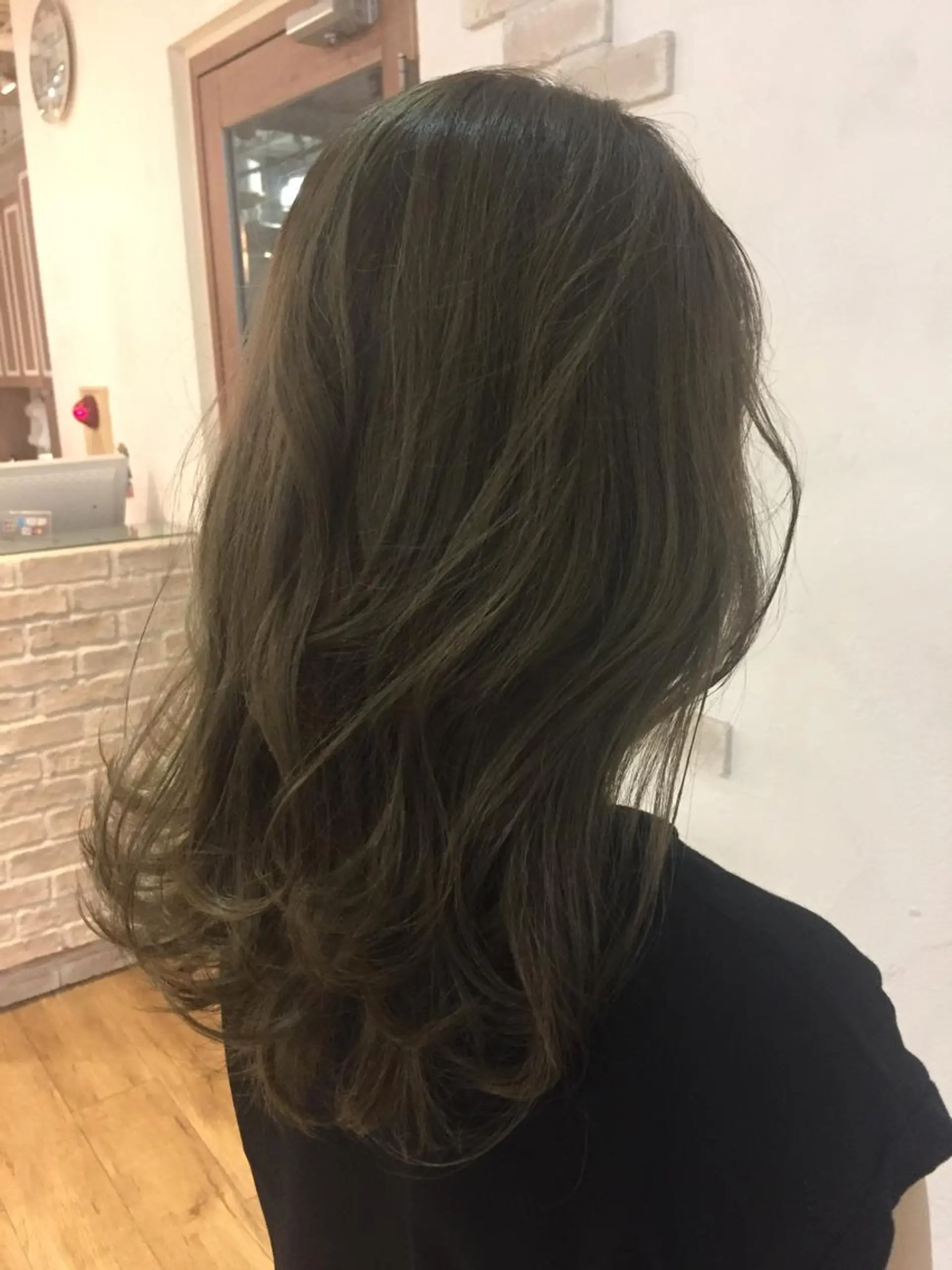 ミディアム カラー ヘアアレンジ アッシュ アッシュグレー ハットリ /北習志野のヘアスタイル