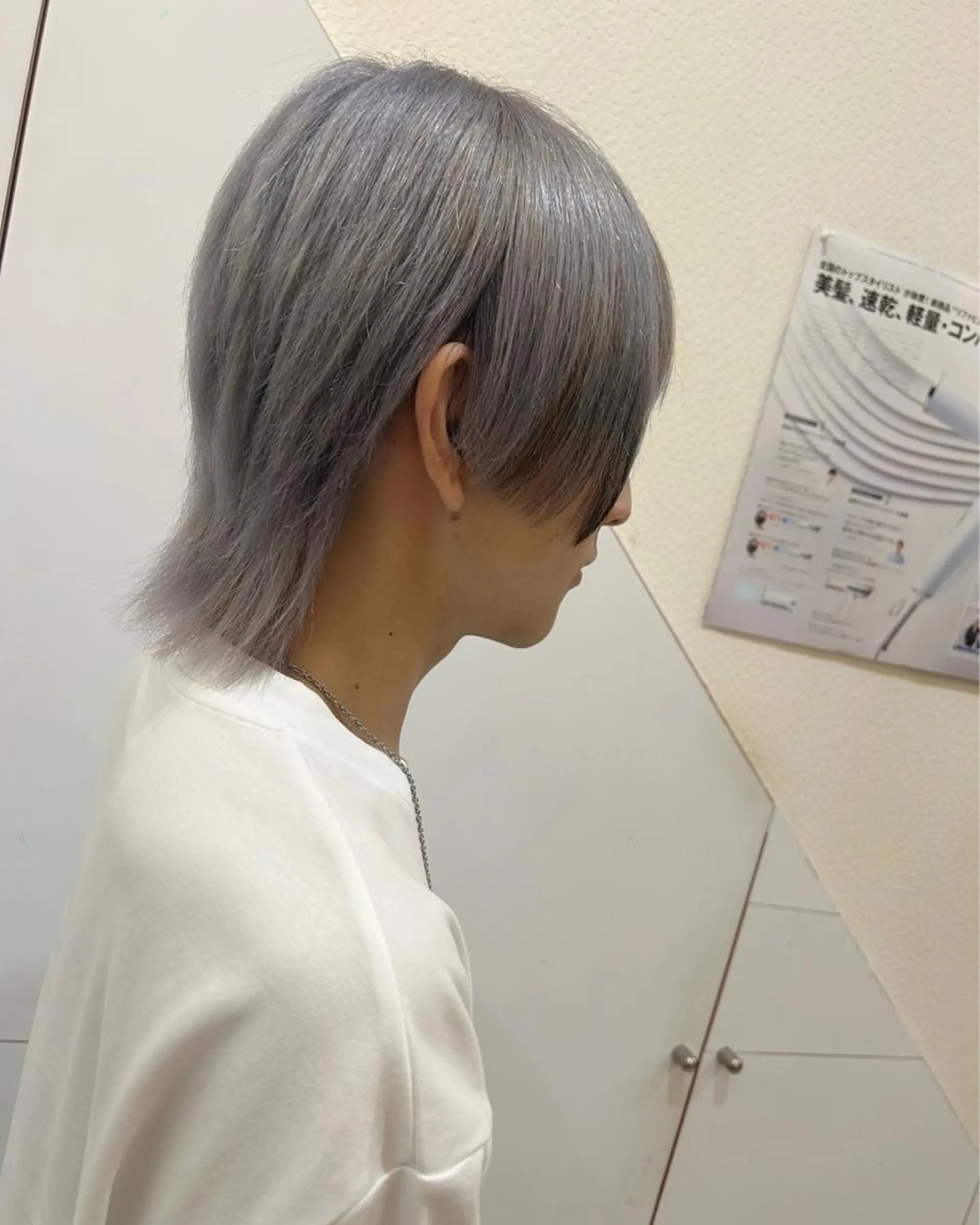 ショート カラー メンズ メンズブリーチ メンズウルフカット アッシュ ブリーチ ホワイトアッシュ カット ヘアカラー 今村公介 ブリーチ特化、派手髪のヘアスタイル