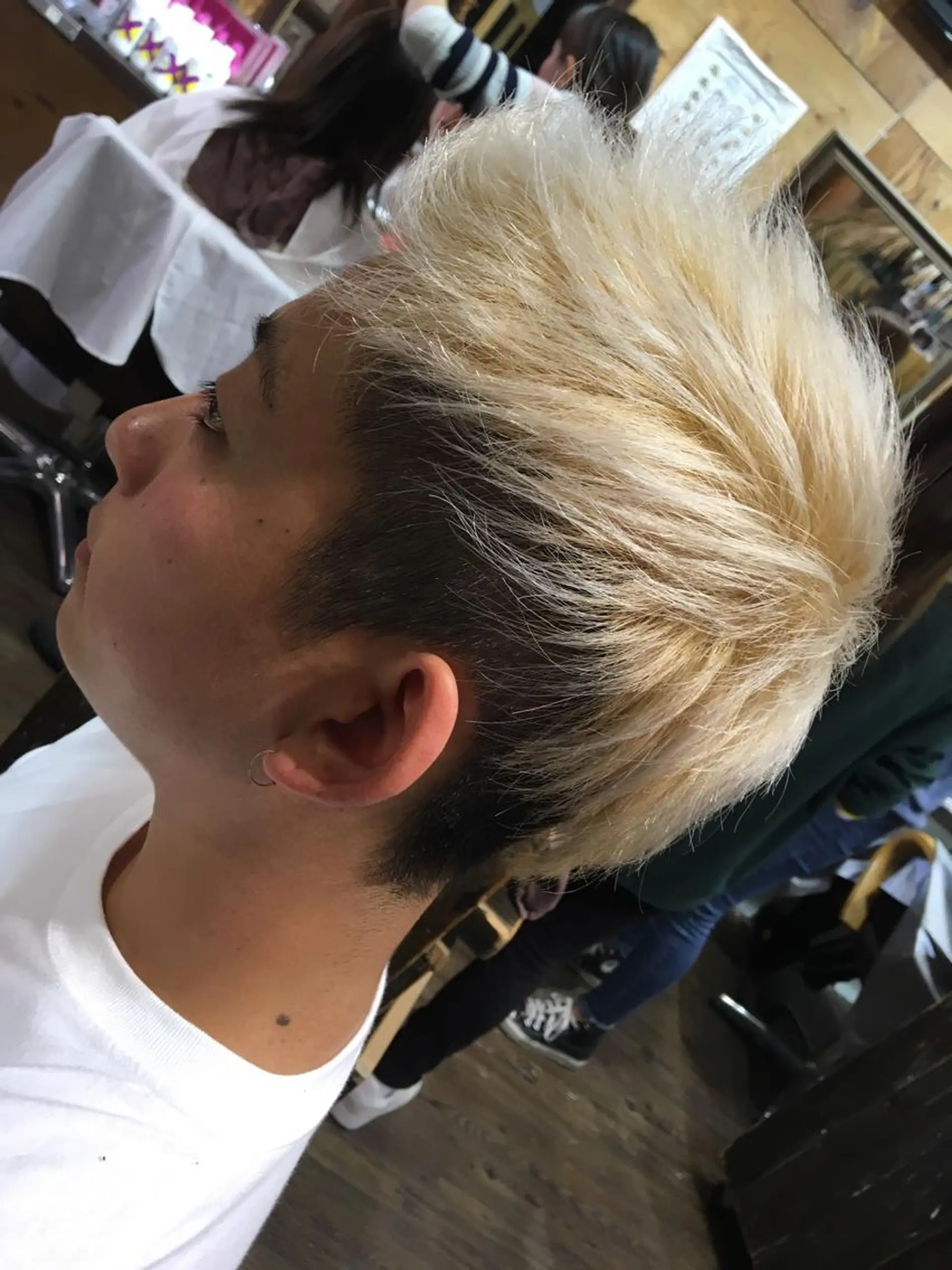 ショート カラー メンズ ブロンド IwAsh大和駅前店所属・IwAsh大和駅前店 河野亜里香のヘアスタイル