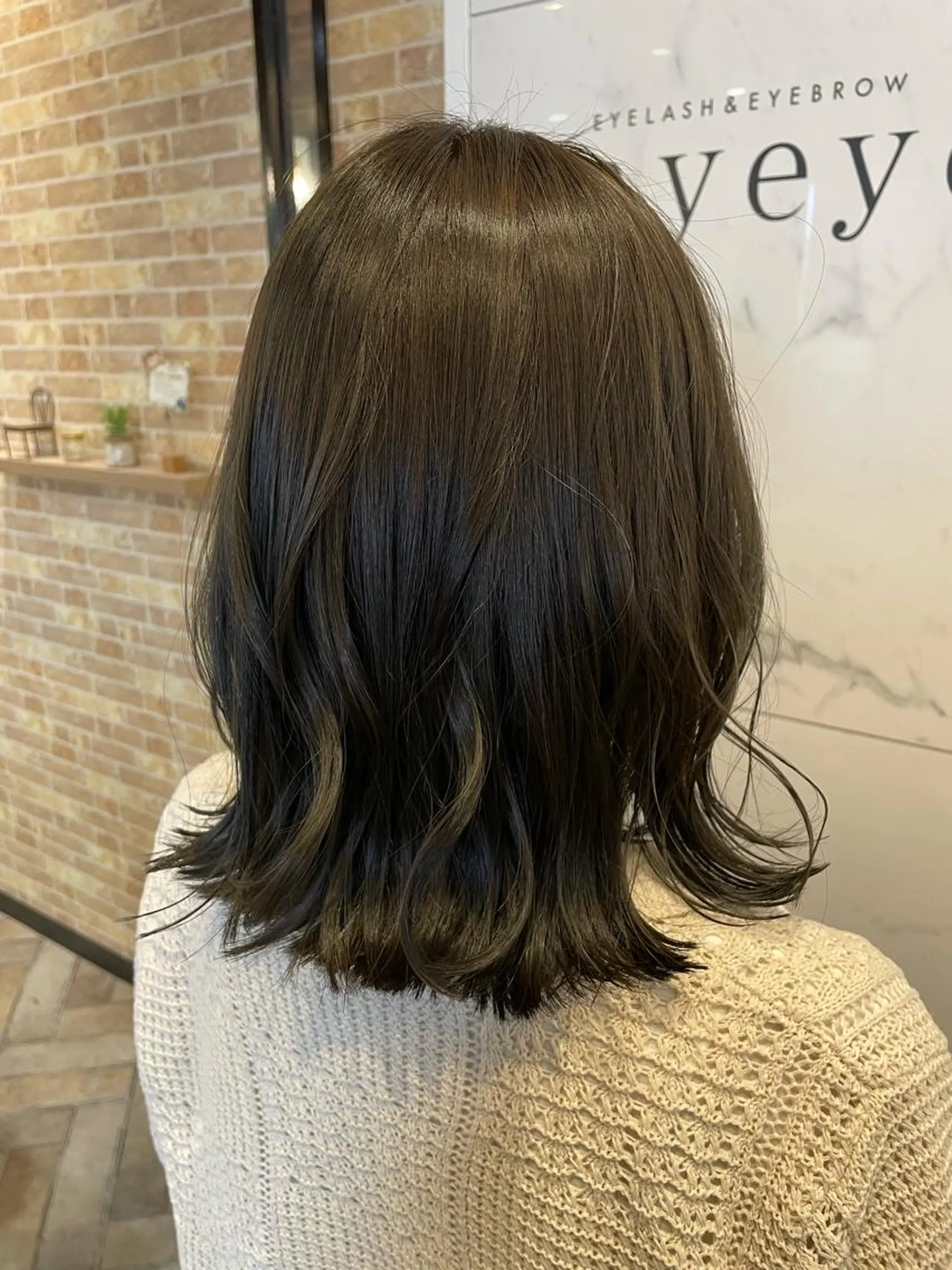 カラー 岡村 真子のヘアスタイル