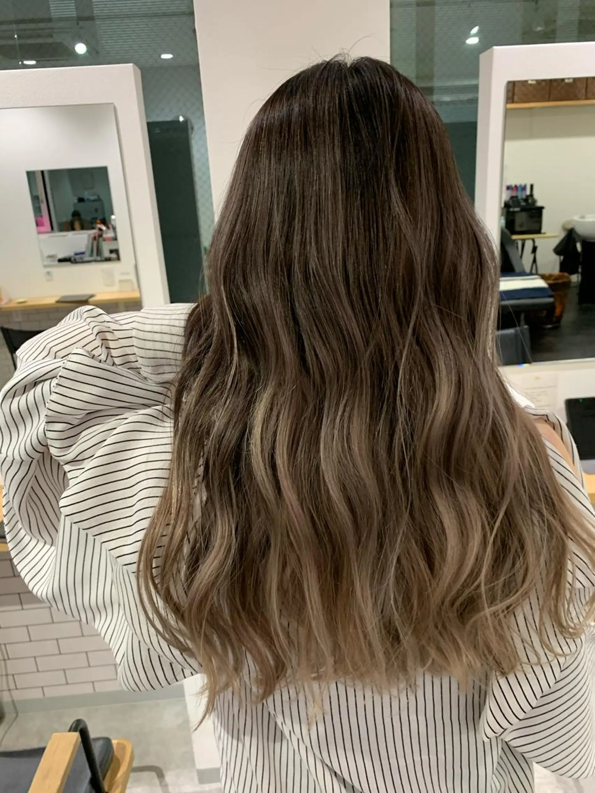 セミロング ヨシミ カズヤのヘアスタイル