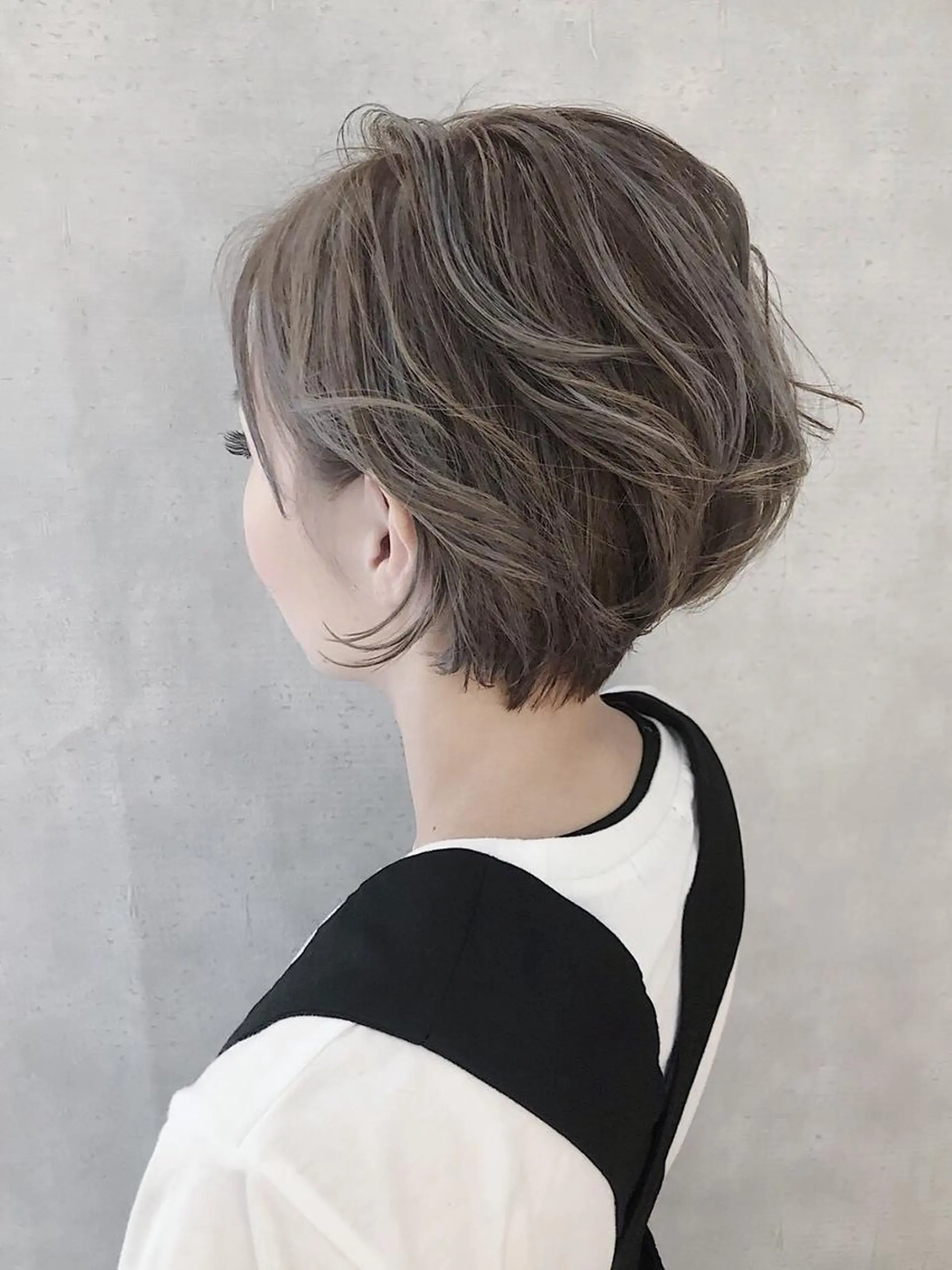 ショート カラー アディクシーカラー ブリーチ ケアブリーチ ダブルカラー ハイライトカラー MOU namba ムウナンバのヘアスタイル