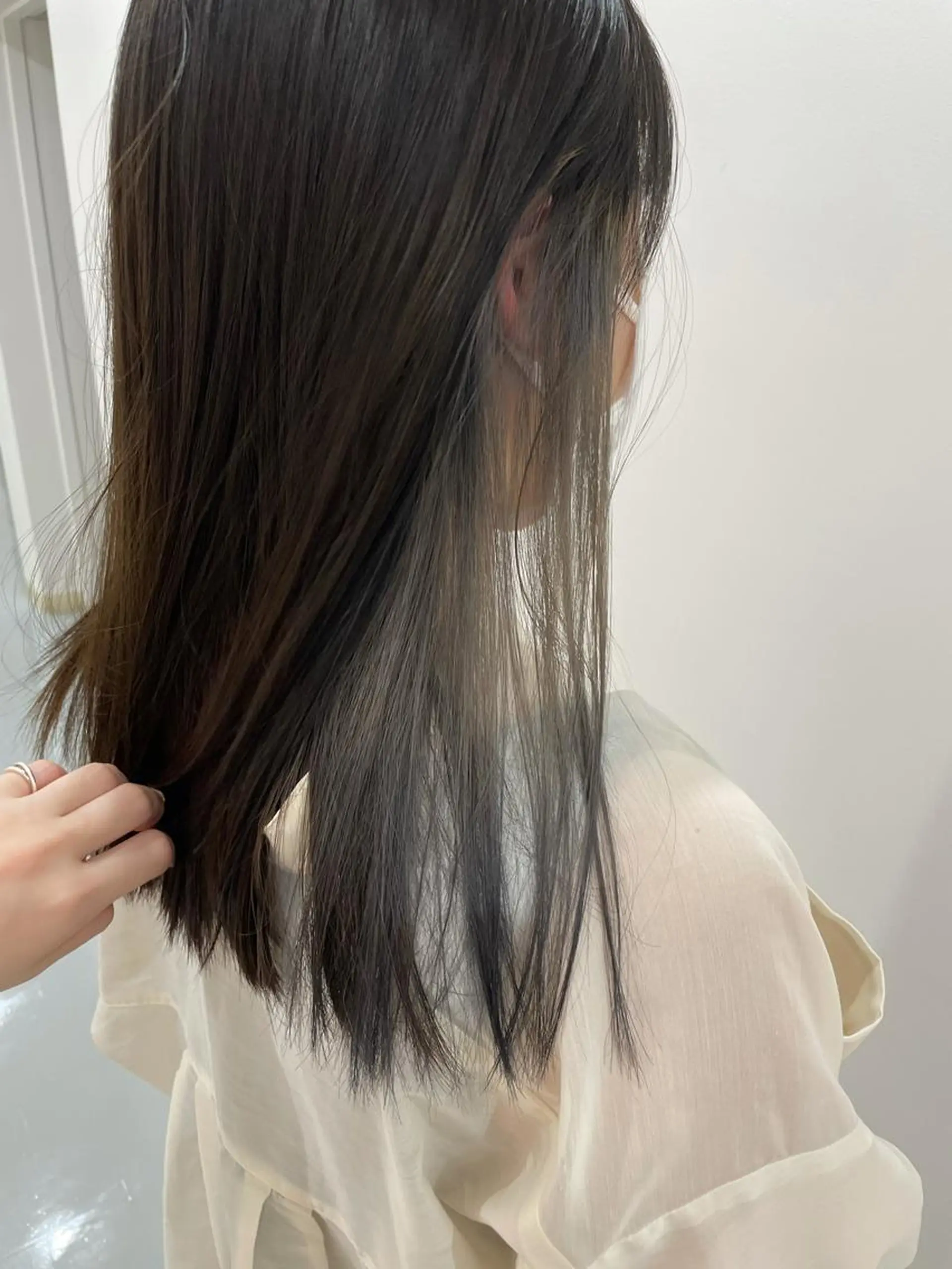 セミロング カラー akane .のヘアスタイル