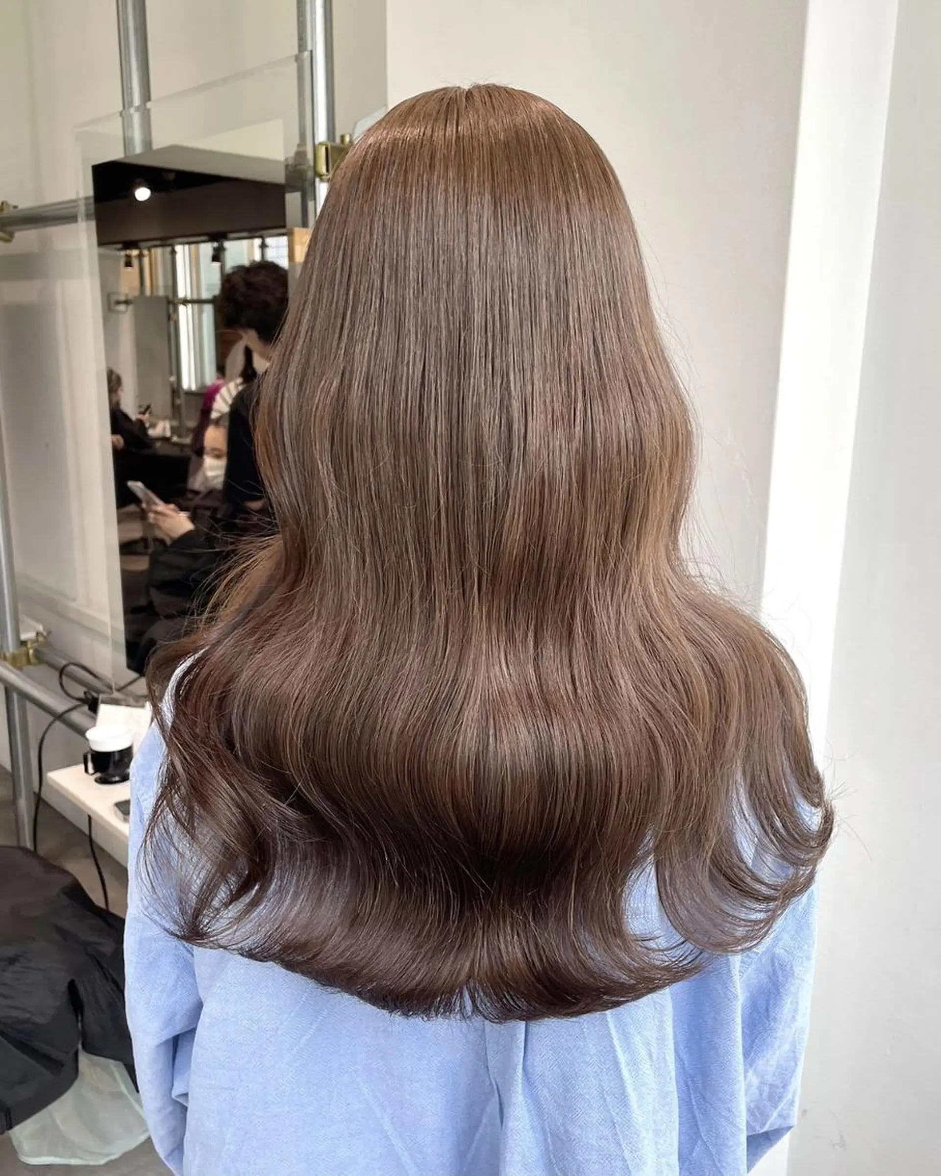 ロング カラー 透明感ベージュ🤎 ナチュラルレイヤーのヘアスタイル