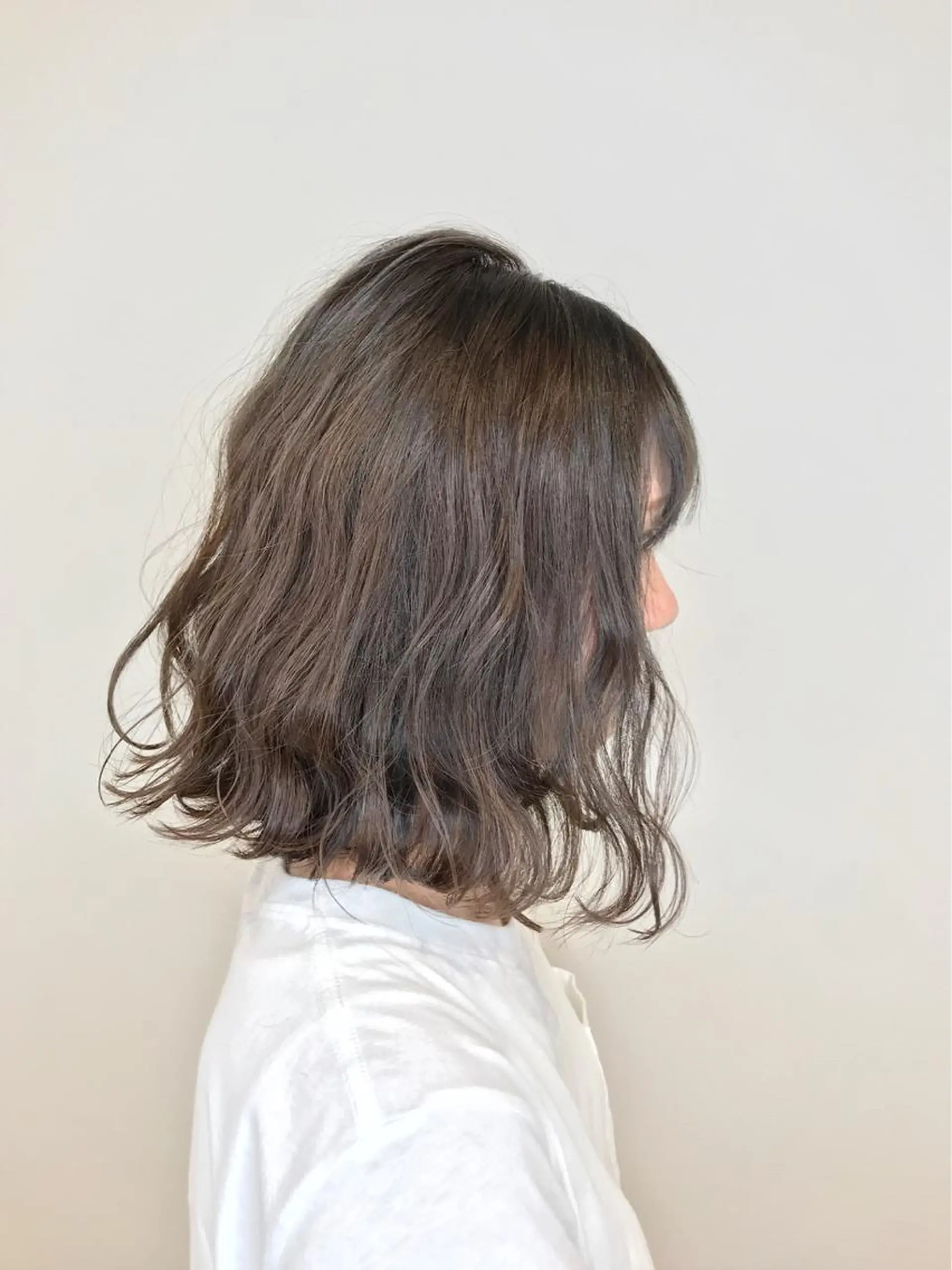 ミディアム カラー アッシュ ハイライトカラー ハイライト カット ヘアカラー ボブ・レイヤーカット 吉敷航一のヘアスタイル