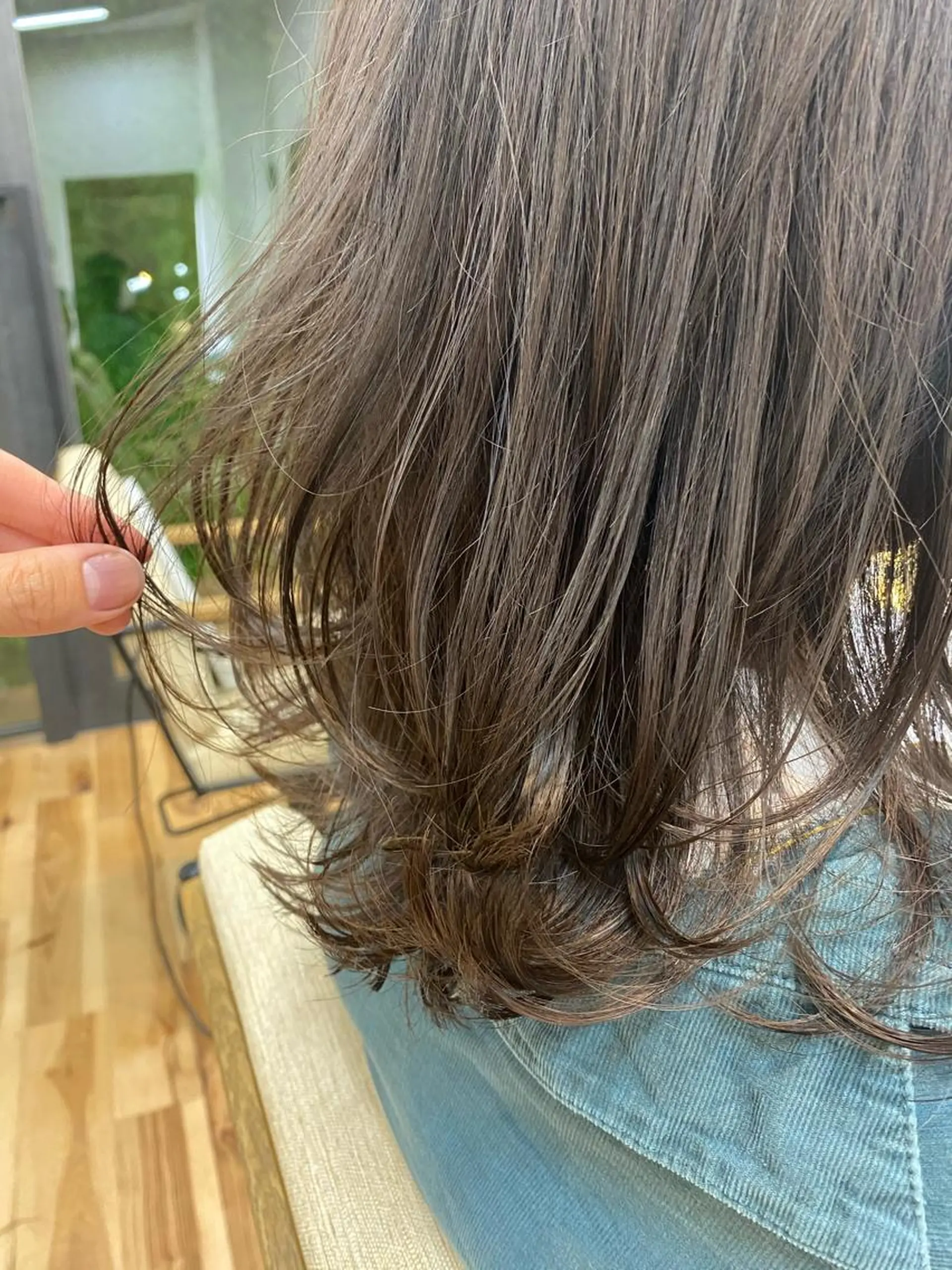 ミディアム ウルフカット おおつき ありかのヘアスタイル