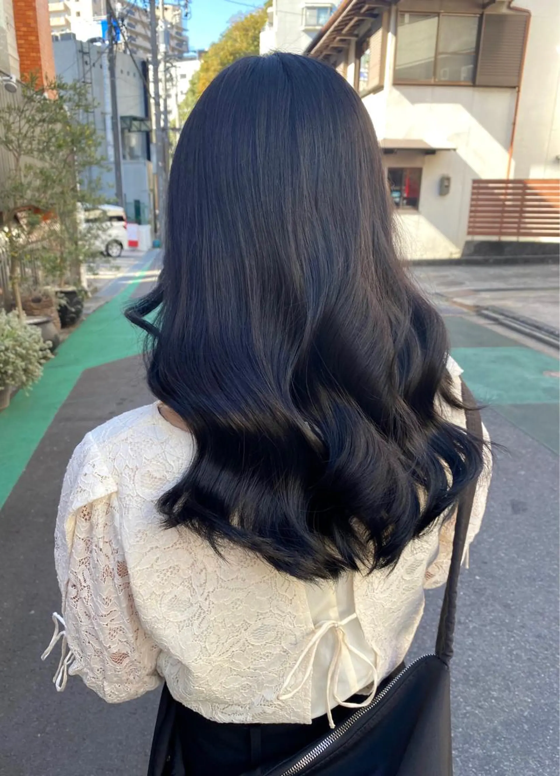 セミロング カラー 黒髪 ブリーチ ブルーカラー ブルーブラック 透明感カラー hair CREER所属・【艶ヘア】 どうまえのヘアスタイル