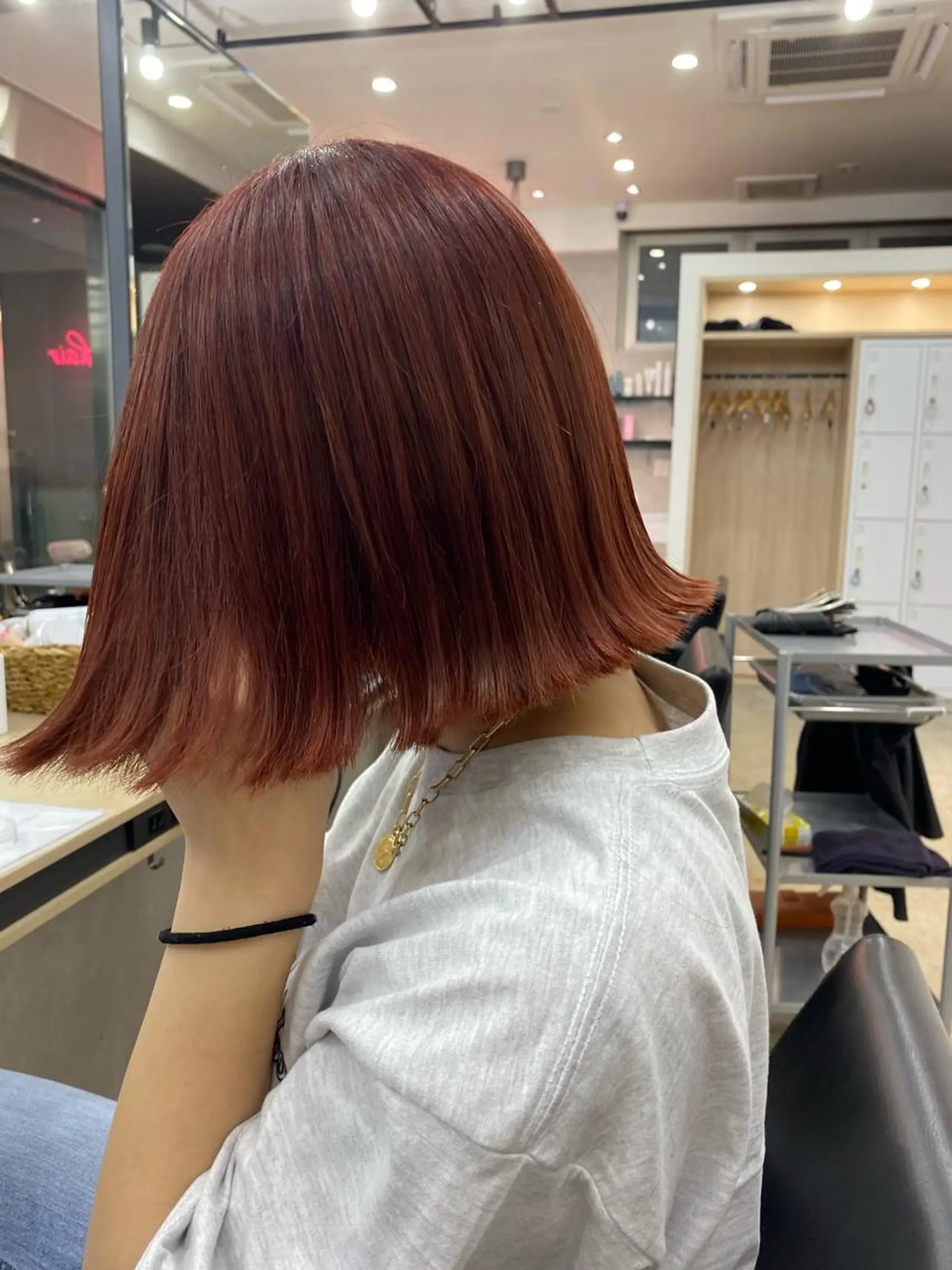 ショート カラー オリーブ/アッシュ やわらか透明感カラーのヘアスタイル