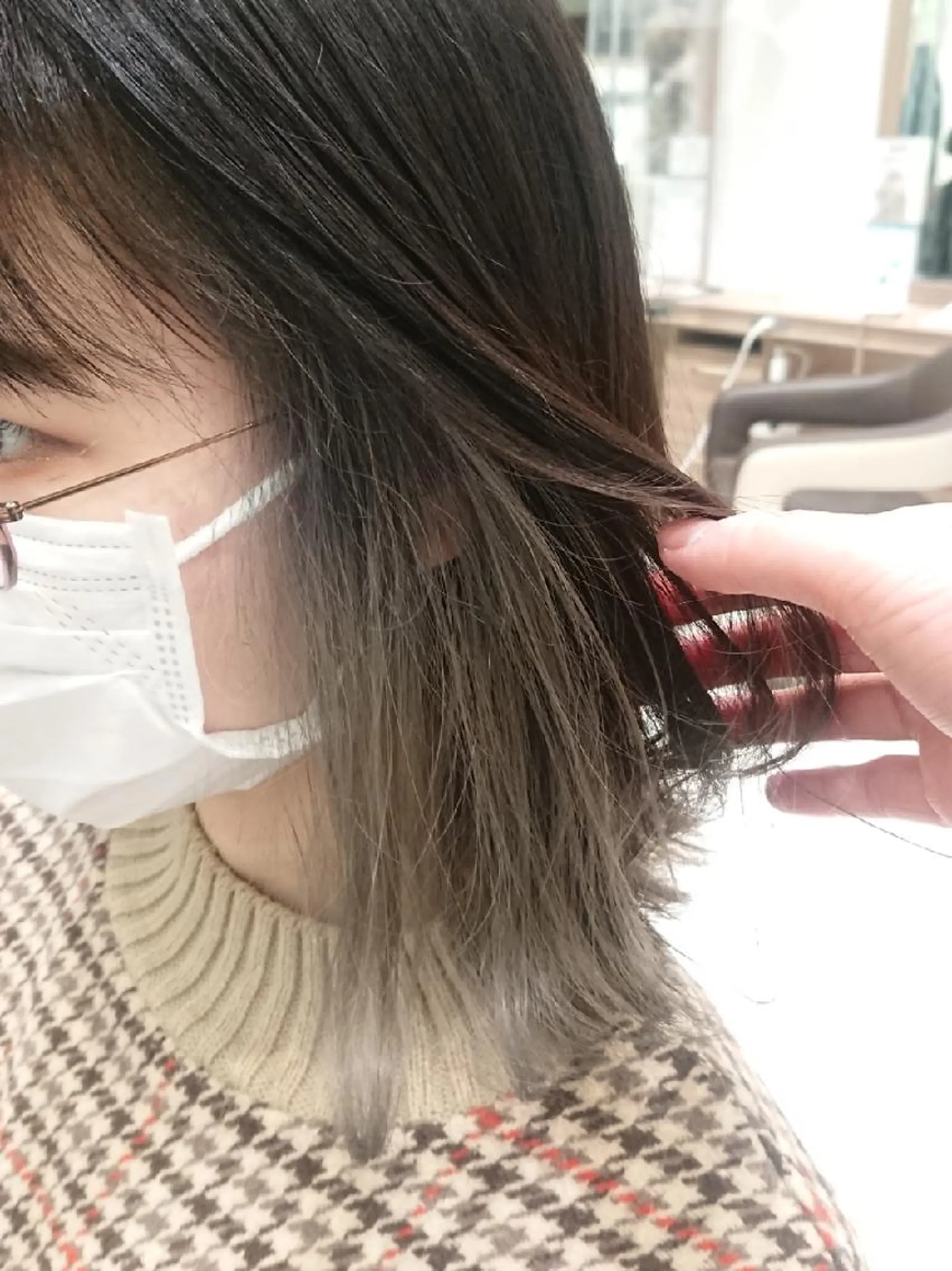 ミディアム カラー ブリーチ ケアブリーチ インナーカラー シルバー ホワイトシルバー あらげ 🌈推しカラー🌈ᵕのヘアスタイル