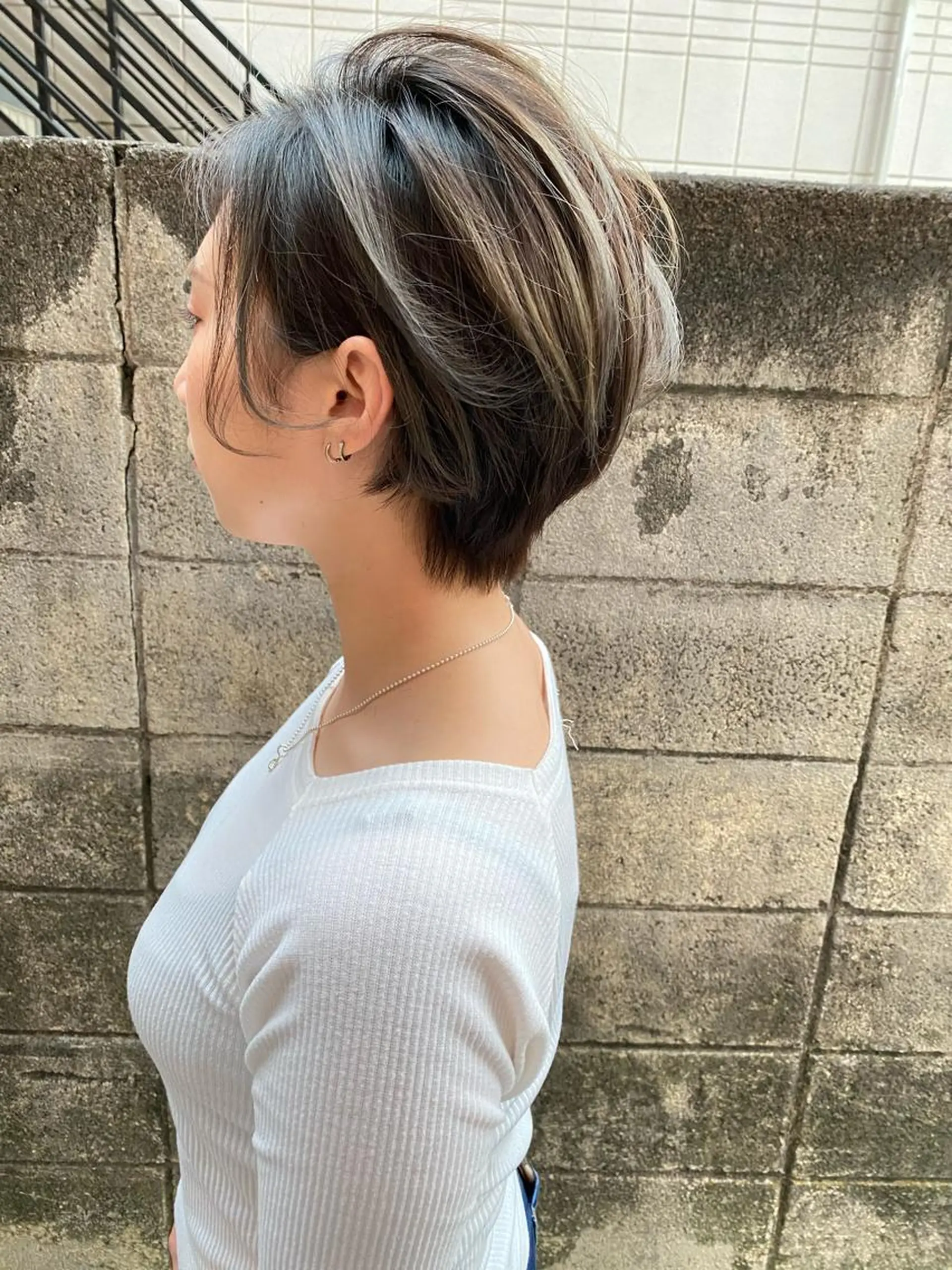 ショート カラー グレージュ ハイライトカラー オリーブグレージュ オリーブグレー ハイライト ヘアカラー 髪質改善、エクステ 山口卓哉のヘアスタイル