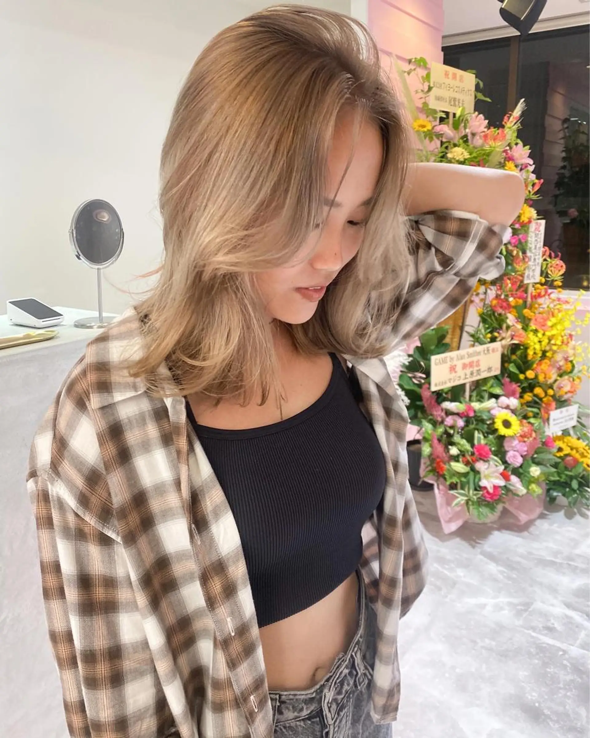 セミロング 髪質改善韓国レイヤー SHIORI🦋のヘアスタイル