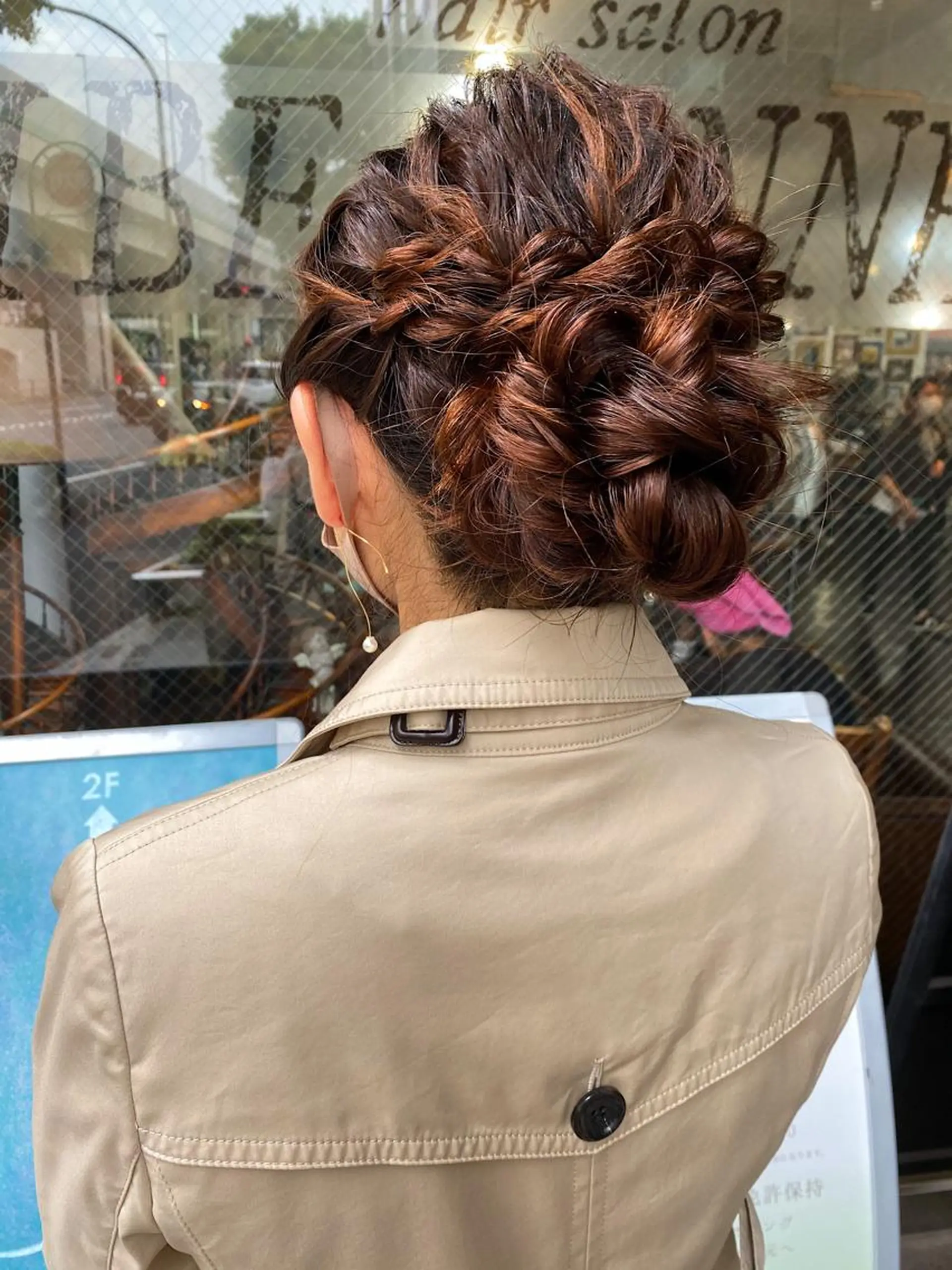 セミロング カラー ヘアアレンジ バレイヤージュ ブリーチ ブロンド ダブルカラー イヤリングカラー モモカ/ハイトーン /バレイヤージュのヘアスタイル