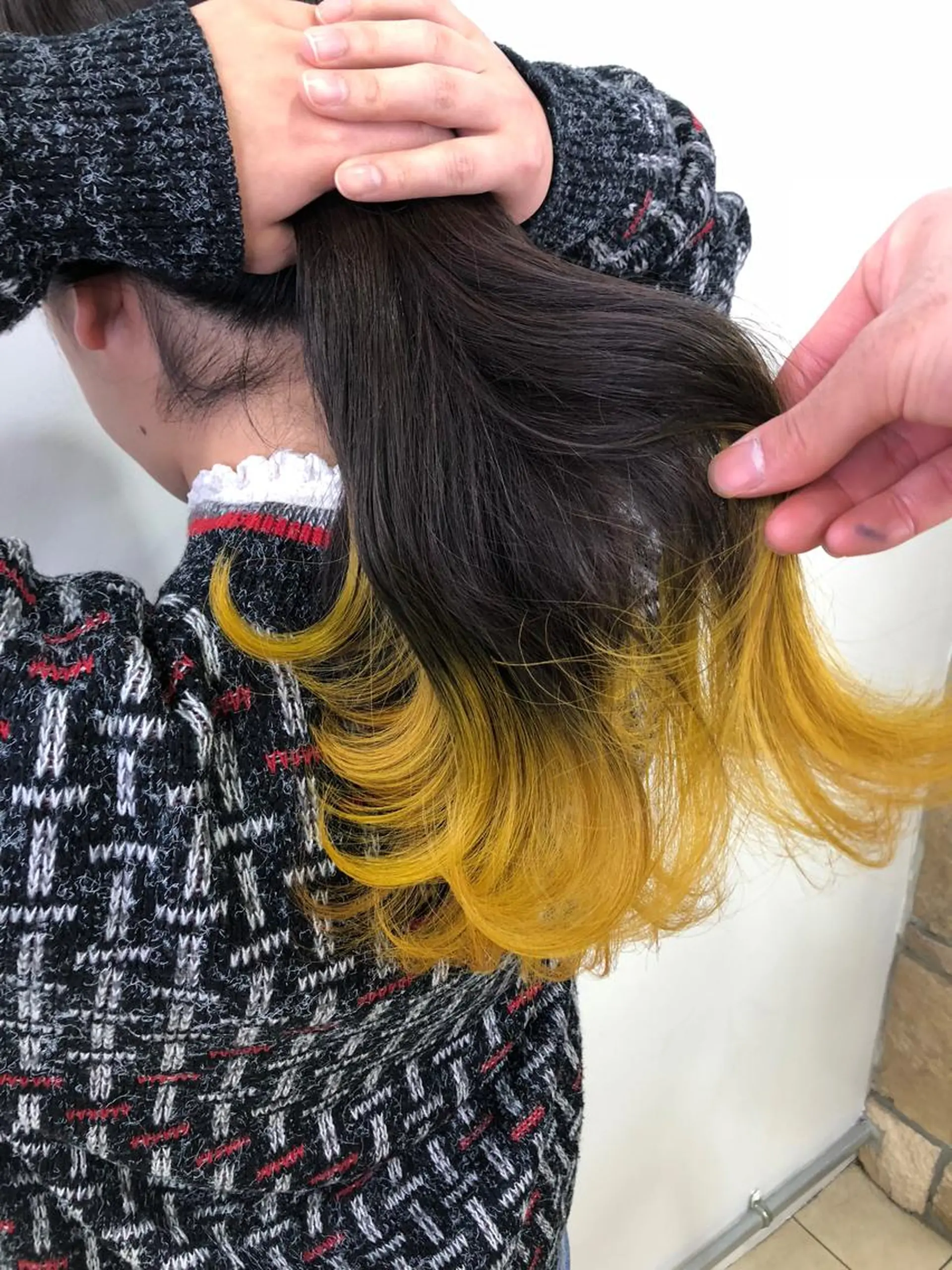 セミロング イエローカラー Zina西新 井上貴幸のヘアスタイル