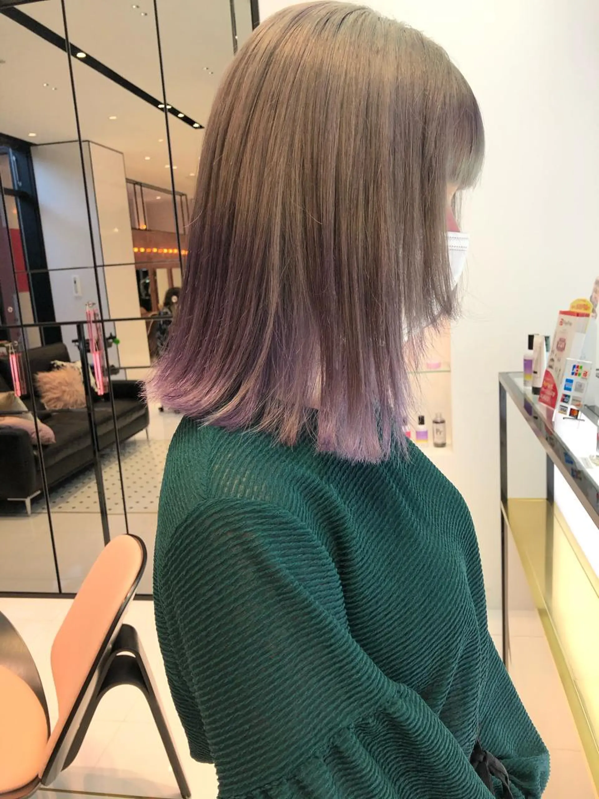 セミロング カラー グラデーションカラー パープルカラー シルバー カット ヘアカラー keen吉祥寺所属・相川 愛実のヘアスタイル