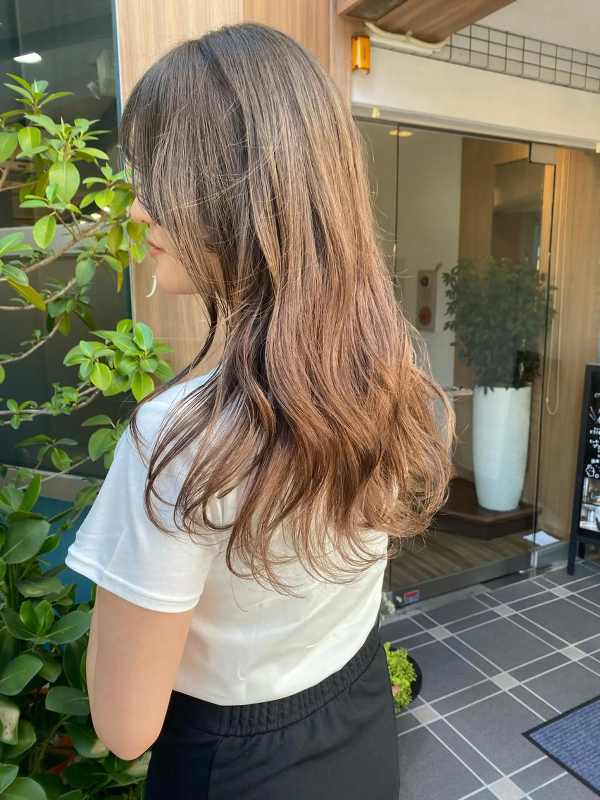 ロング カラー ベージュカラー ヘアカラー トリートメント レイヤーカット /透明感/千葉怜寿のヘアスタイル