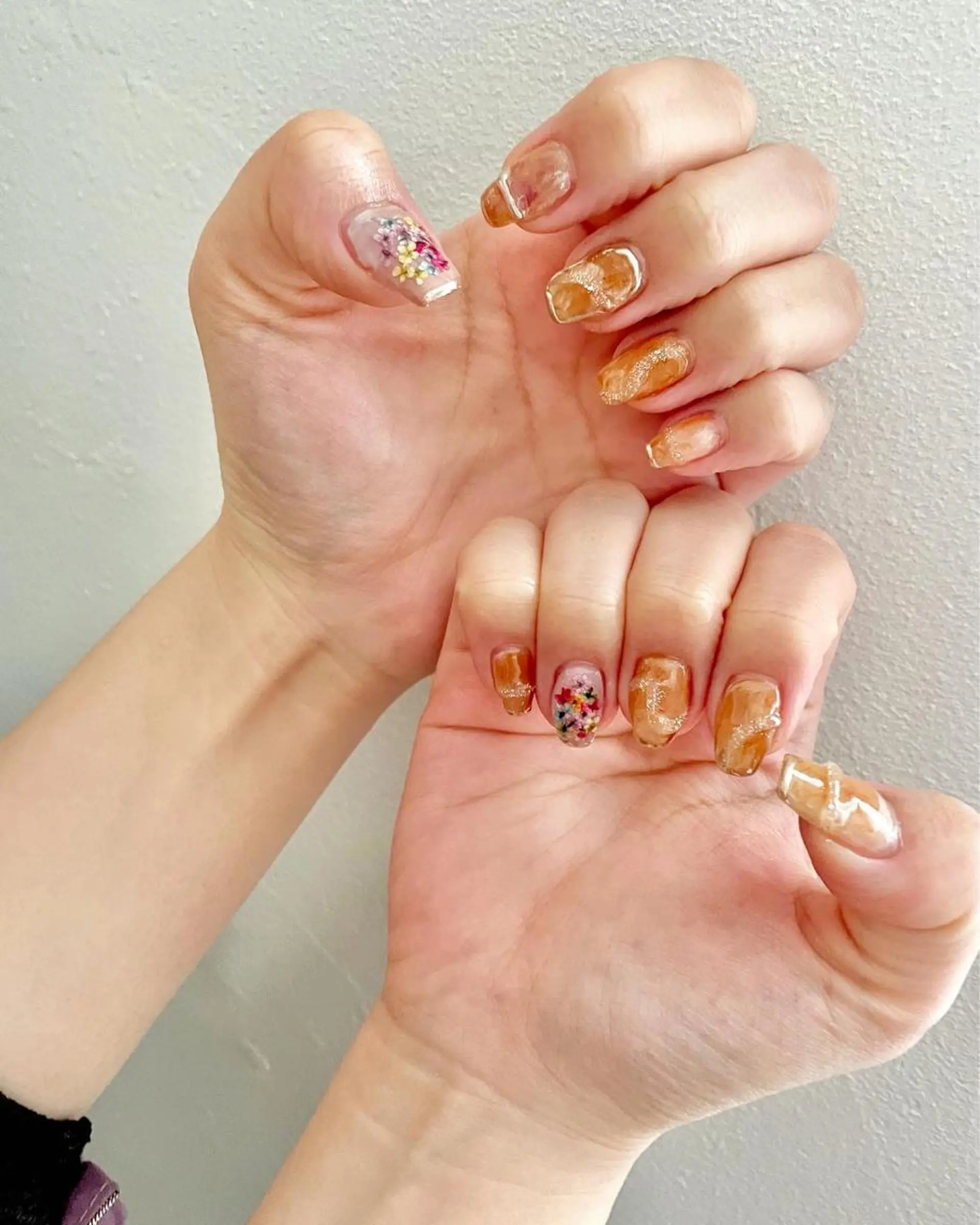 ネイル フラワーネイル ジェルネイル ゴールド 韓国ネイル ラメ(グリッター) 甲府市徳行 🧸prunelleのネイルデザイン