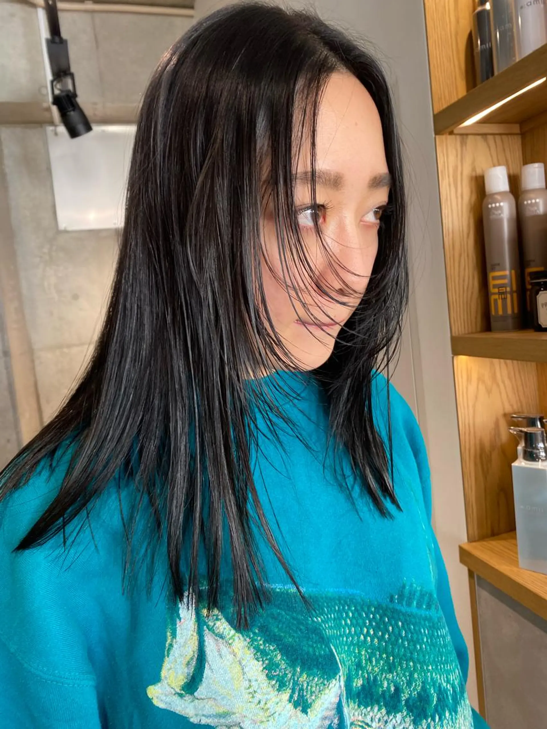 セミロング カラー 顔まわりレイヤー レイヤーカット Yahiko ハイトーンのヘアスタイル