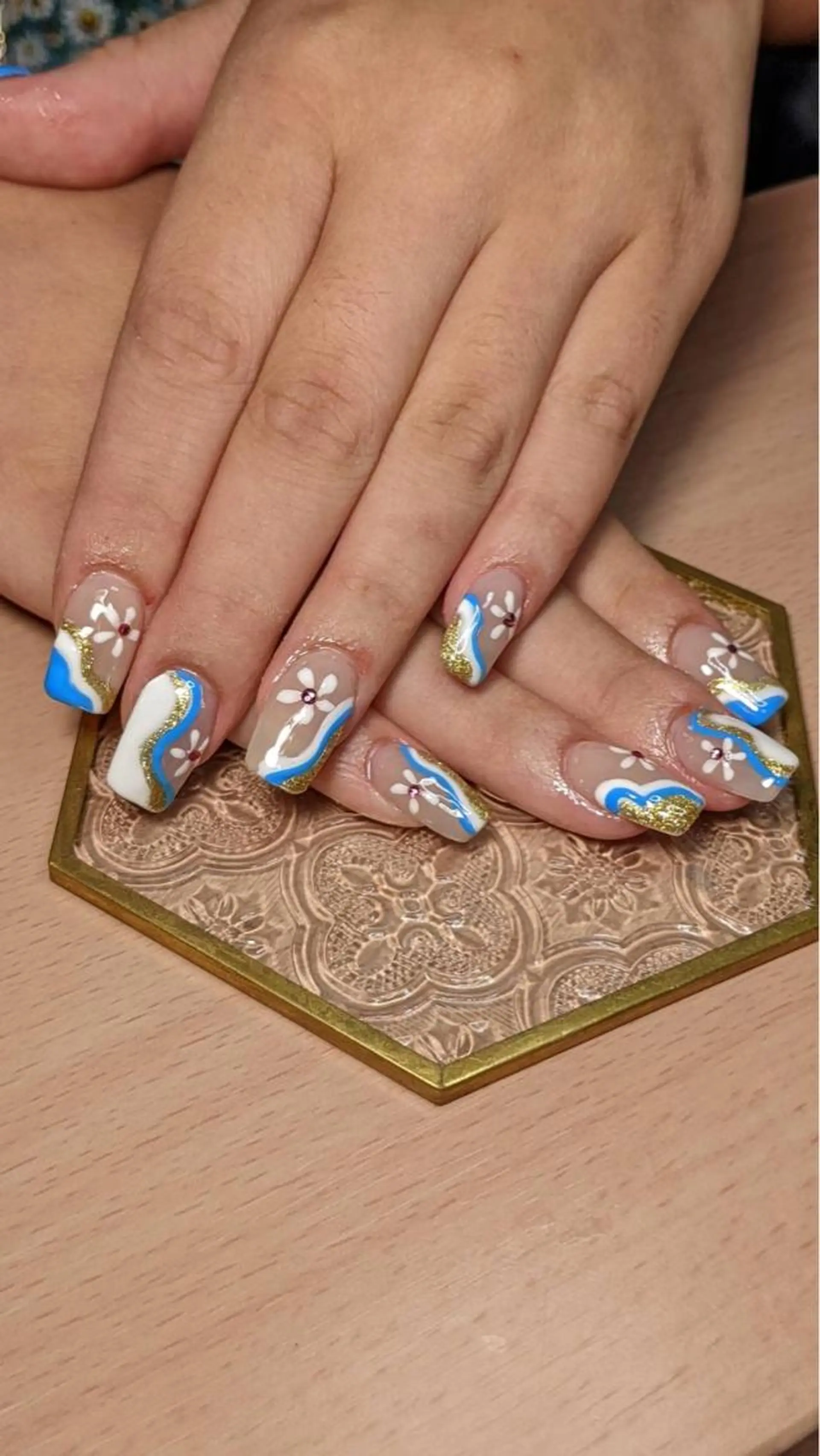 ネイル フラワー ムーンのネイルデザイン