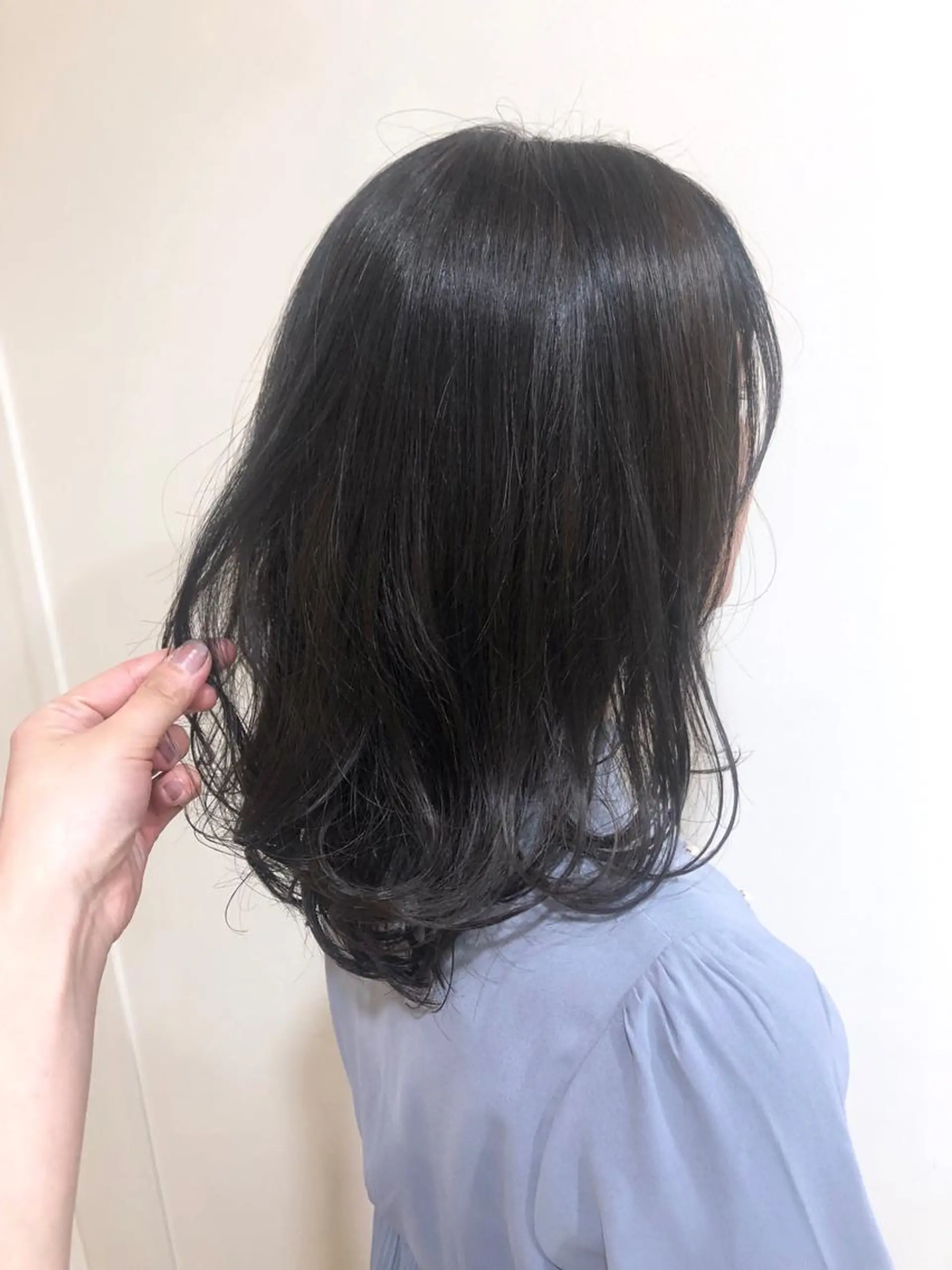 ミディアム カラー カット ヘアカラー トリートメント MIOベージュカラー 柔らかいカラーのヘアスタイル