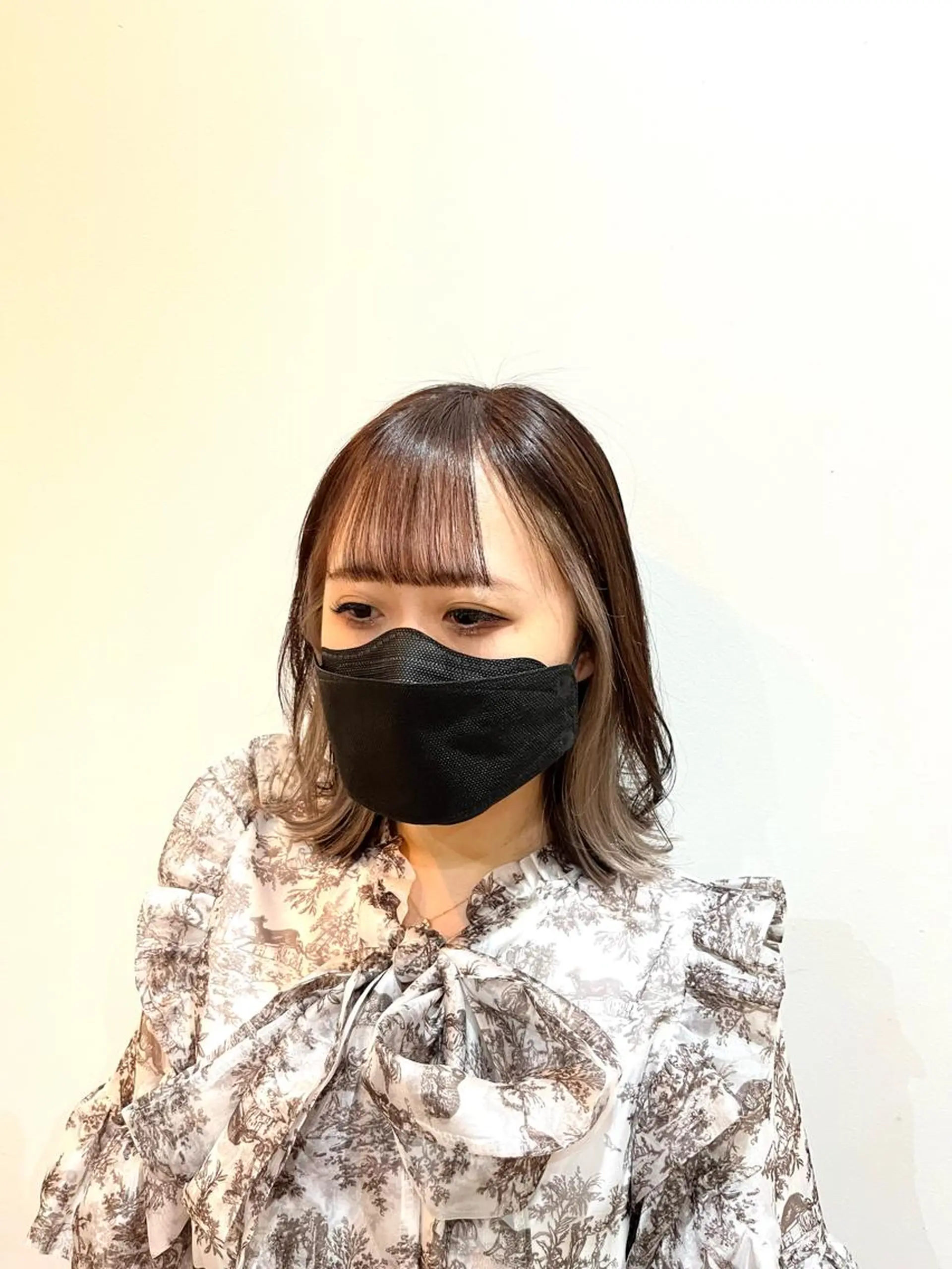 ミディアム カラー ブリーチ ダブルカラー グレージュ ハイライトカラー ハイトーンカラー LADY  BEETLE所属・LadyBeetle 山本泰史のヘアスタイル