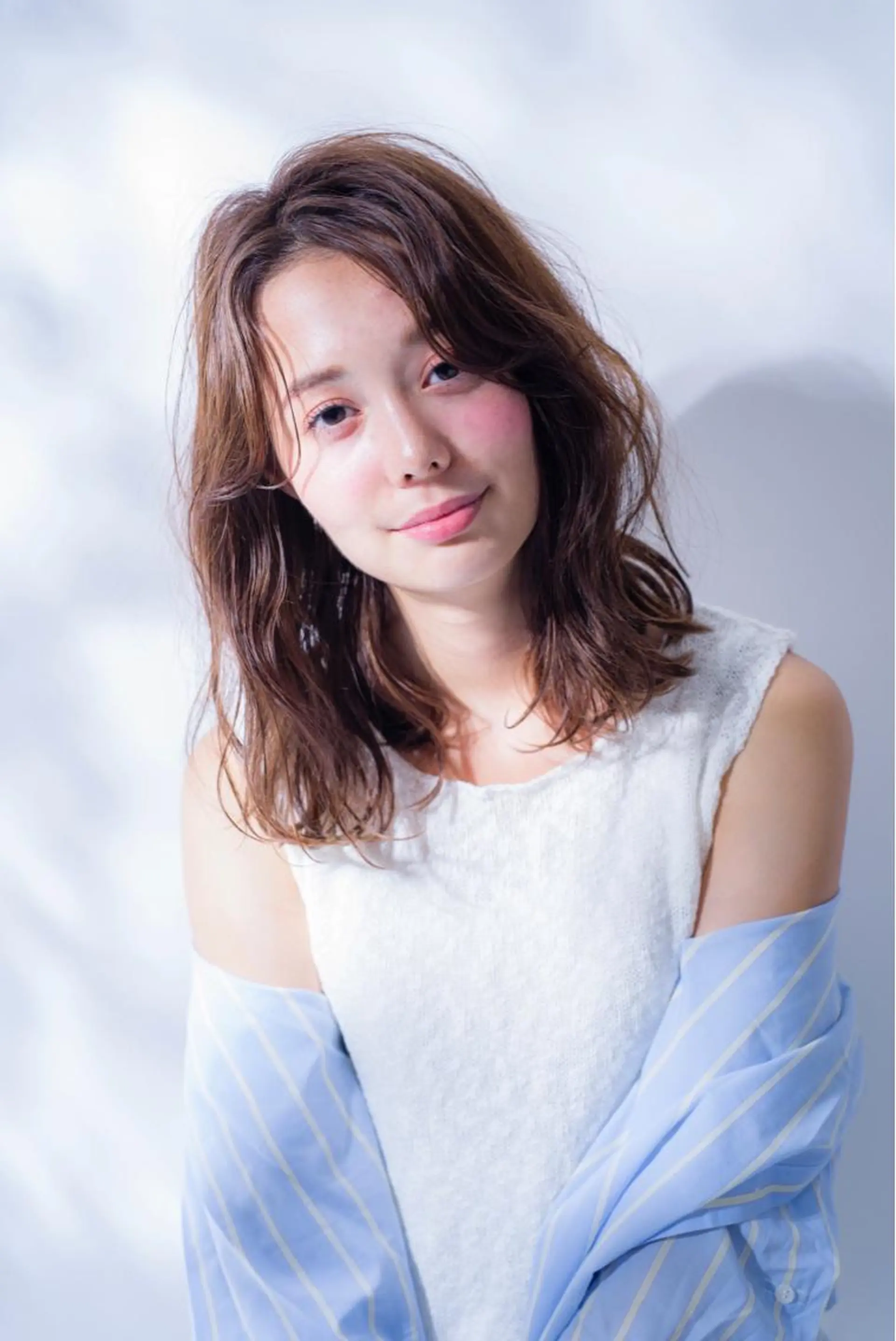 ミディアム カット ヘアカラー トリートメント linda by neoliveのヘアスタイル