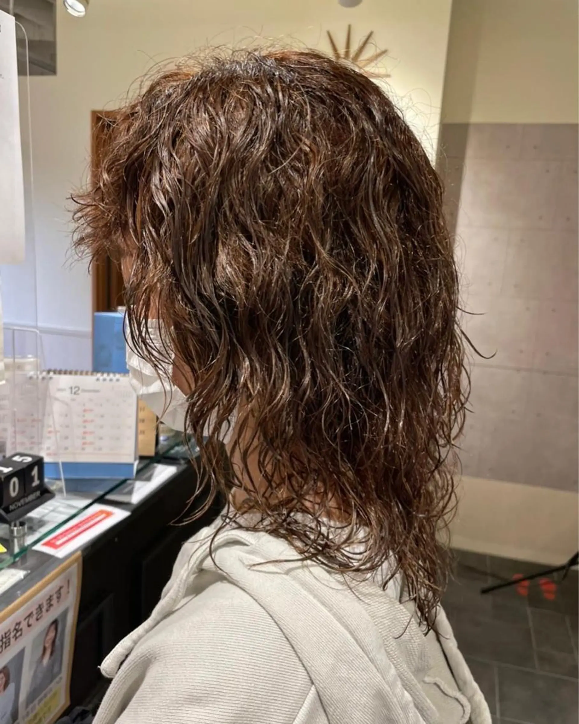 セミロング パーマ さかい なつみのヘアスタイル