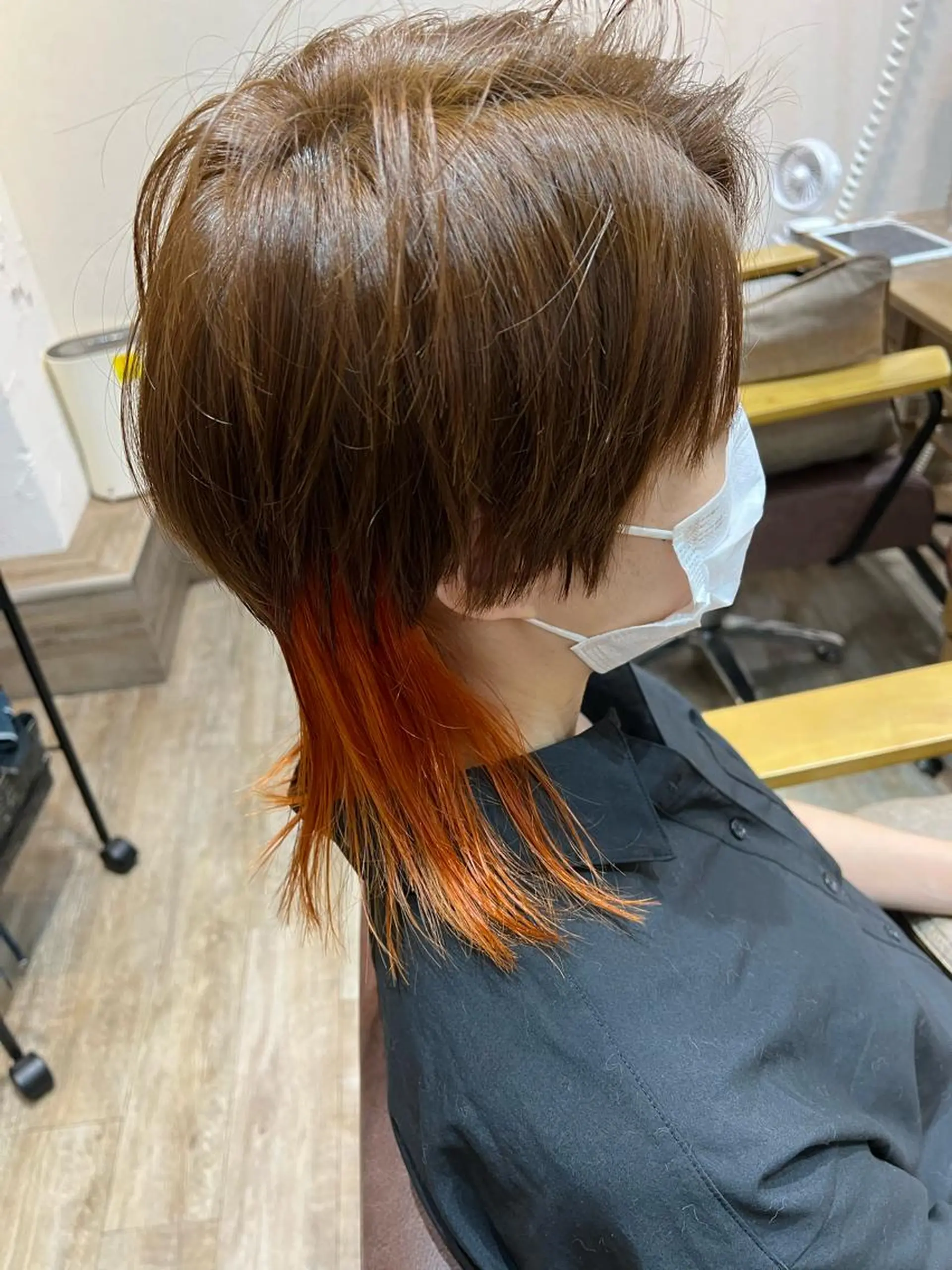 ミディアム カラー ブリーチ デザインカラー インナーカラー オレンジ ウルフカット カット ヘアカラー トリートメント ブリーチ/髪質改善/ レイヤー/YUTOのヘアスタイル