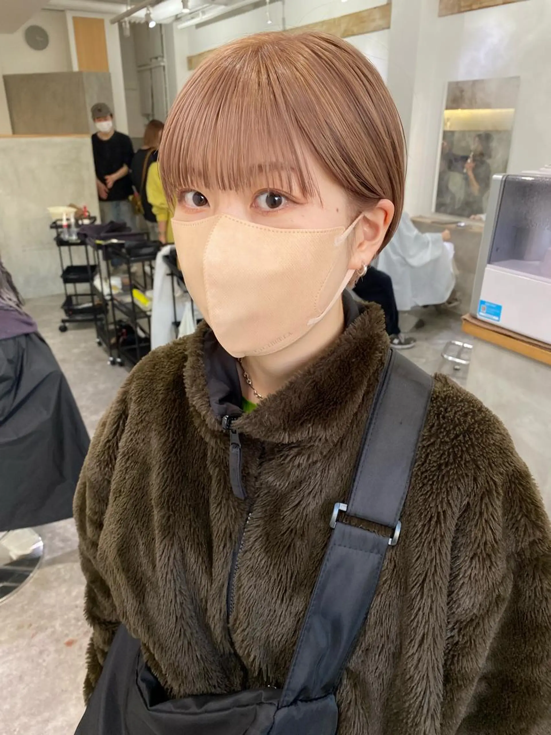 ショート カラー ベージュカラー コーラルベージュ ハイトーンカラー ショートヘア カット ヘアカラー トリートメント 森貴裕/ベージュ/ パーマ/オリーブのヘアスタイル