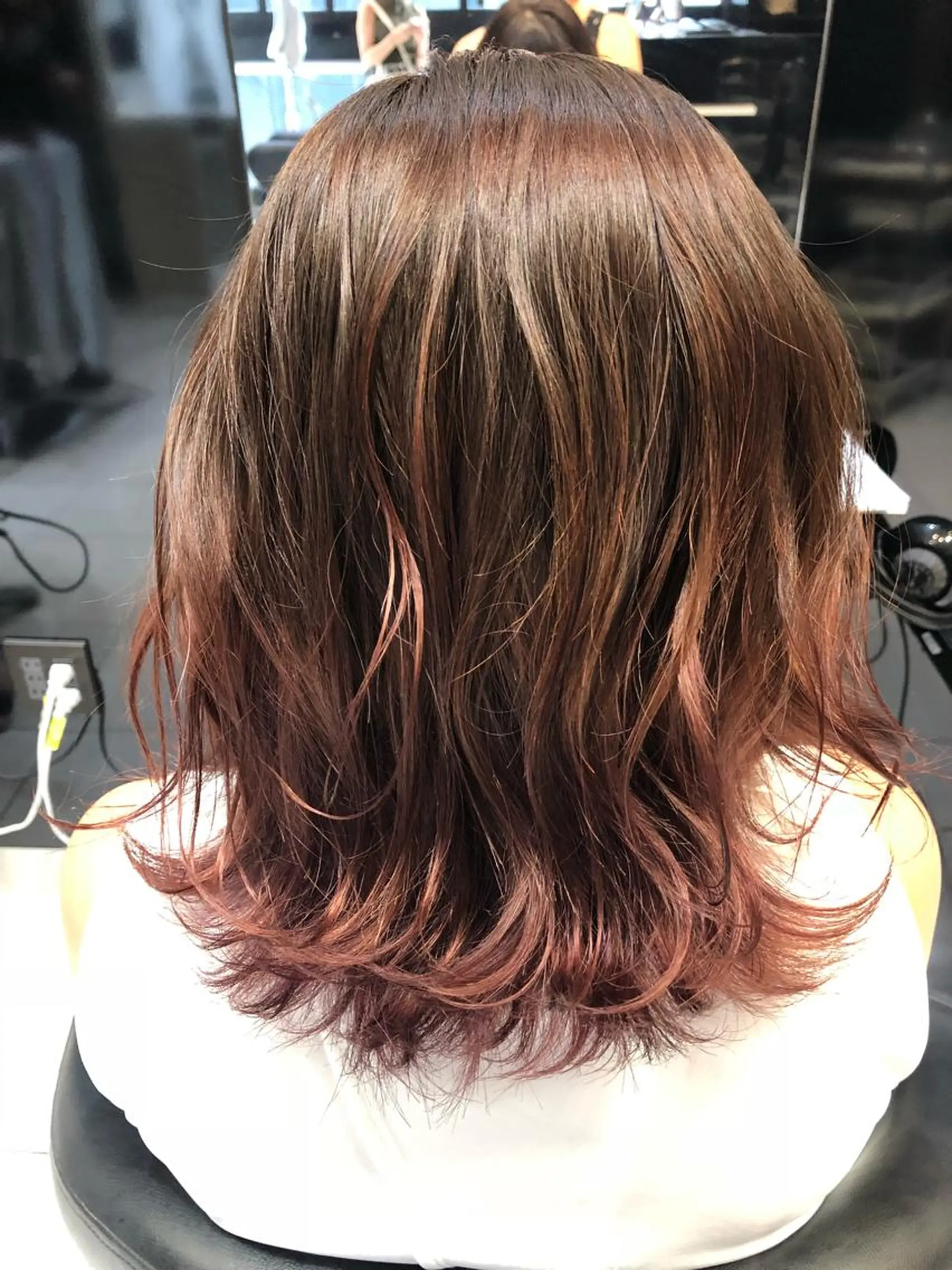 ミディアム カラー ブラウンカラー グラデーションカラー ピンクカラー 女性リピ90%🍨 🩷佐藤みずきのヘアスタイル