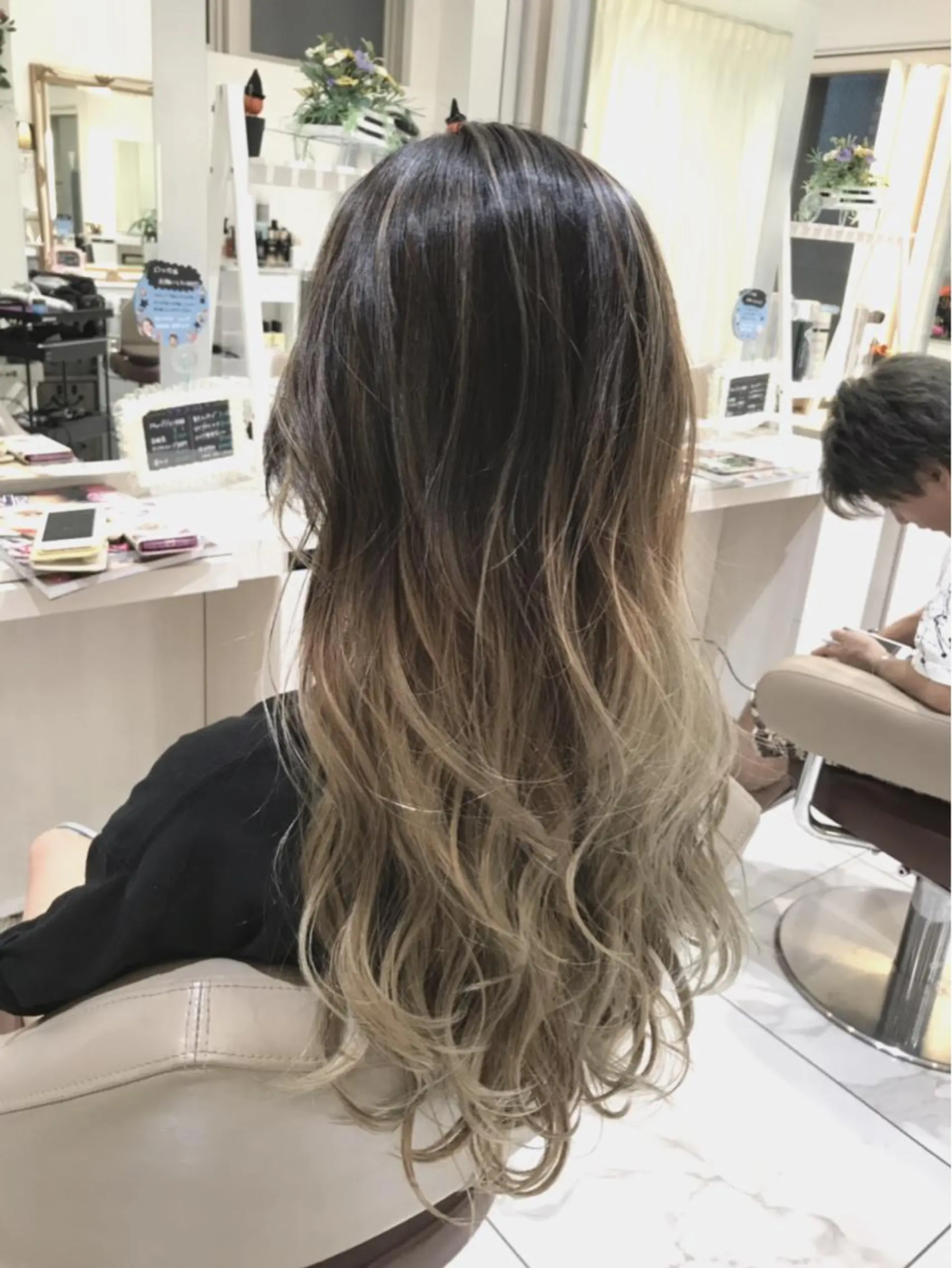 ロング カラー グラデーションカラー ハイライトカラー ハイライト ロング 山崎俊輔/髪質改善 /バレイヤージュのヘアスタイル