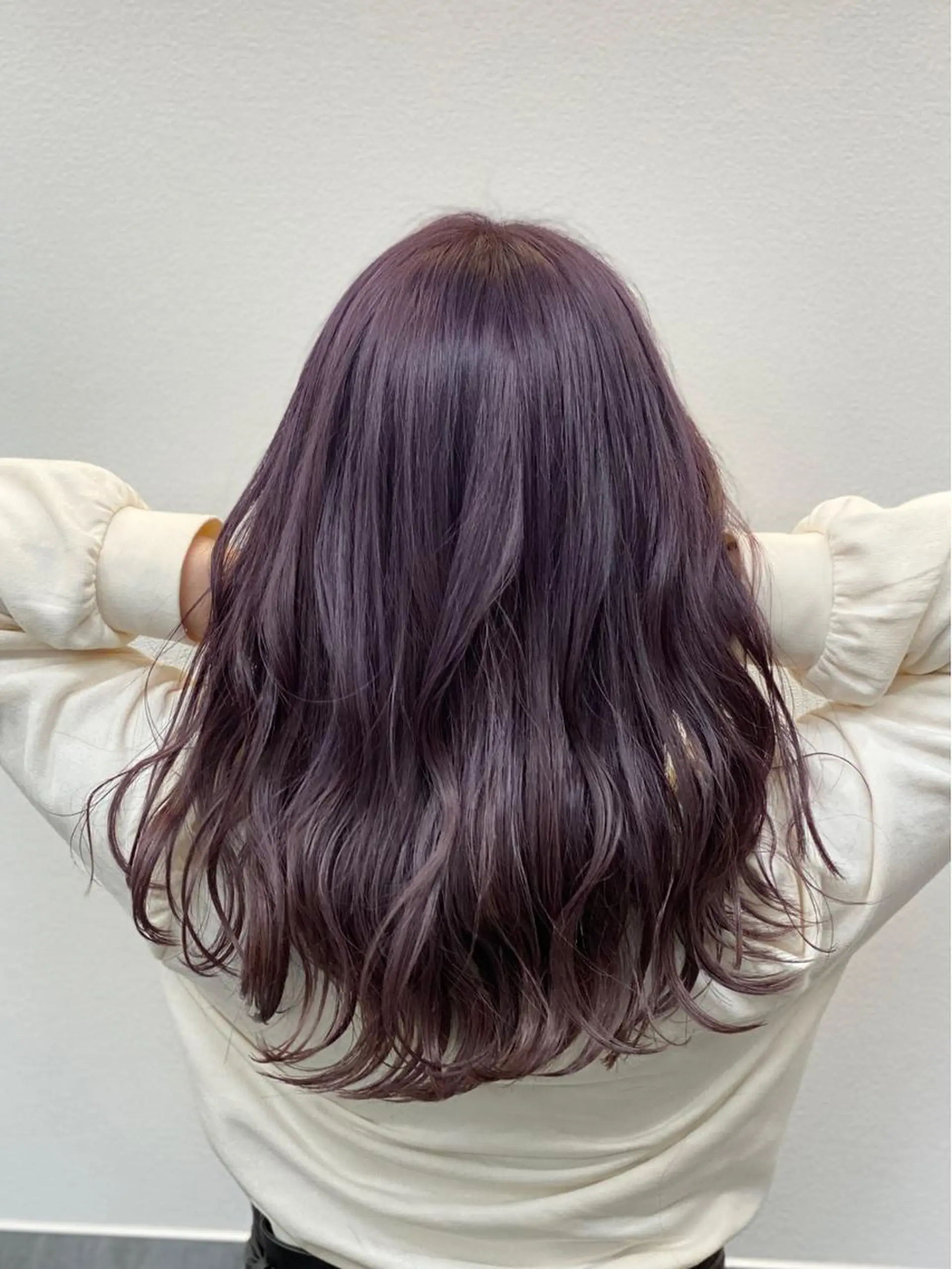 セミロング カラー ブリーチ パープルカラー 髪質改善特化サロン ICONIQ天神店のヘアスタイル