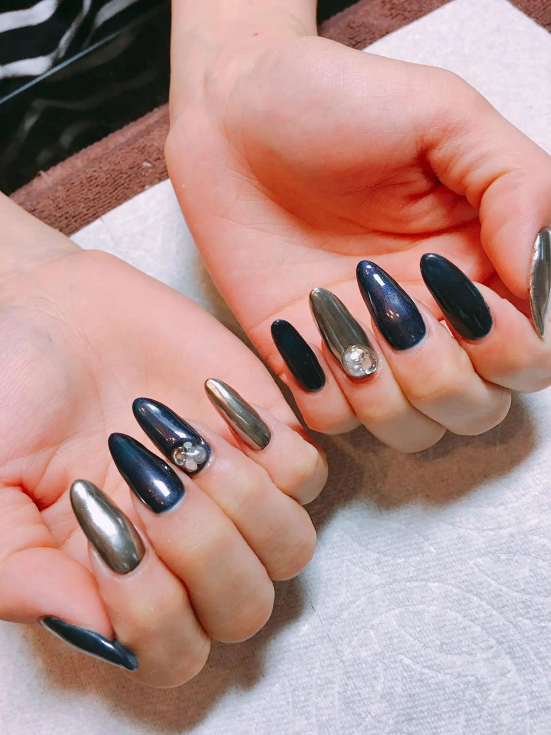 ネイル ミラーネイル スカルプネイル THECOLORS所属・近貞 莉奈のネイルデザイン